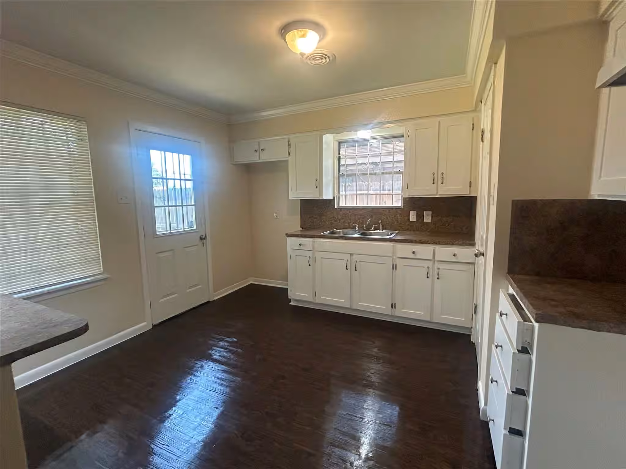 Photo 3 of 10211 Hinds Street, Houston, TX 77034