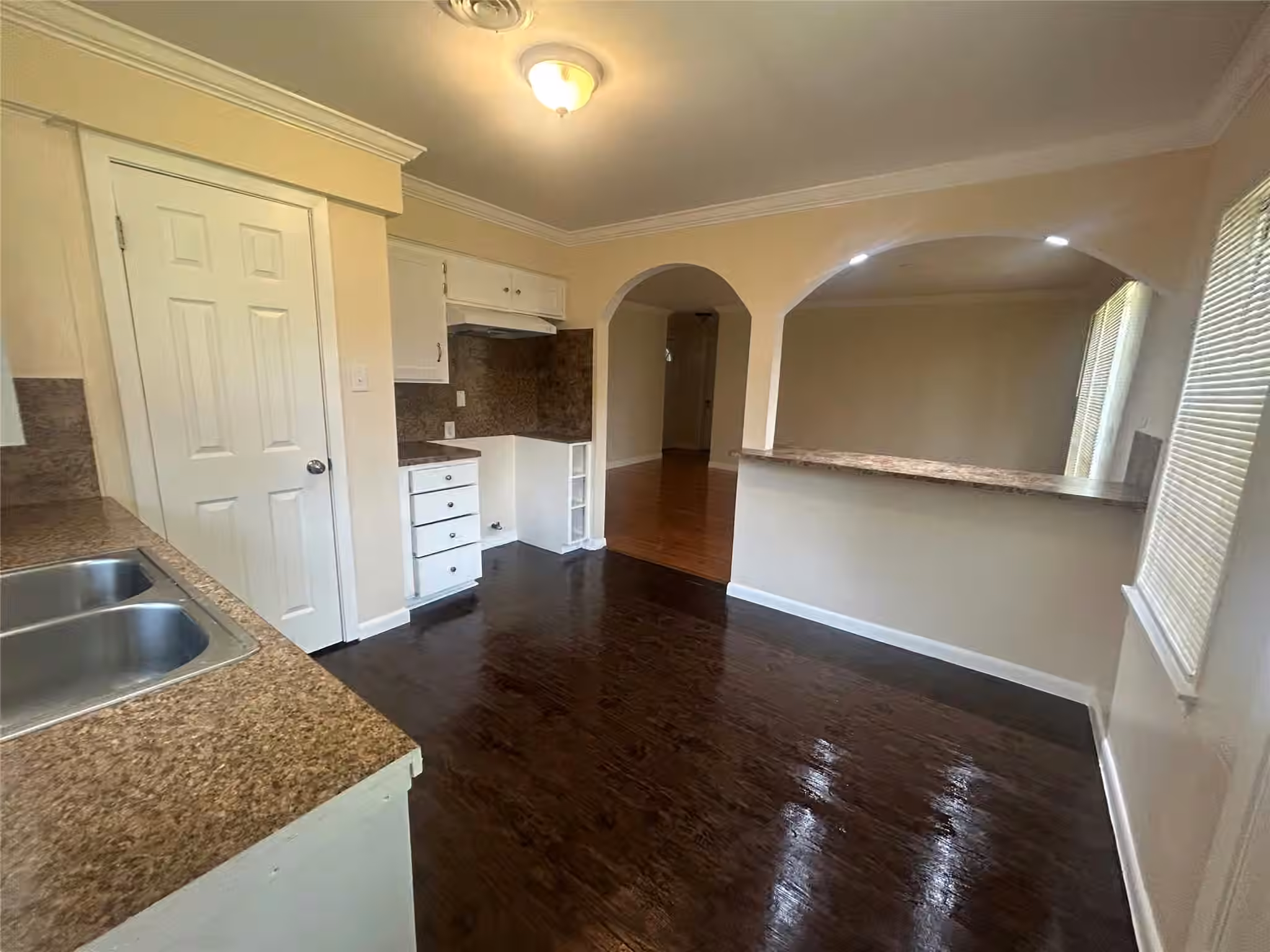 Photo 4 of 10211 Hinds Street, Houston, TX 77034