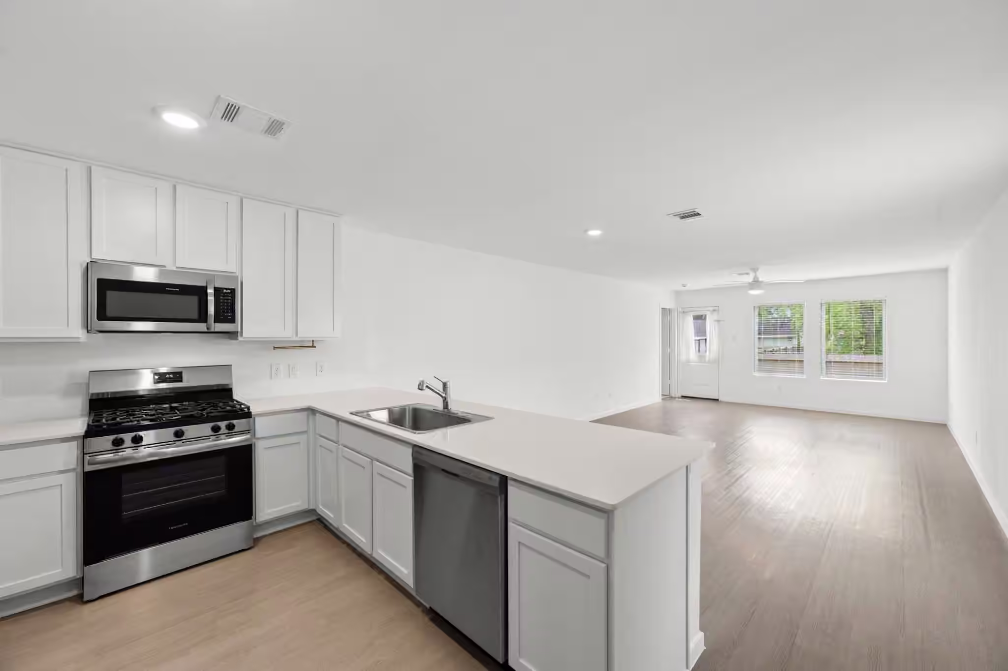 Photo 2 of 252 Houston Avenue, Angleton, TX