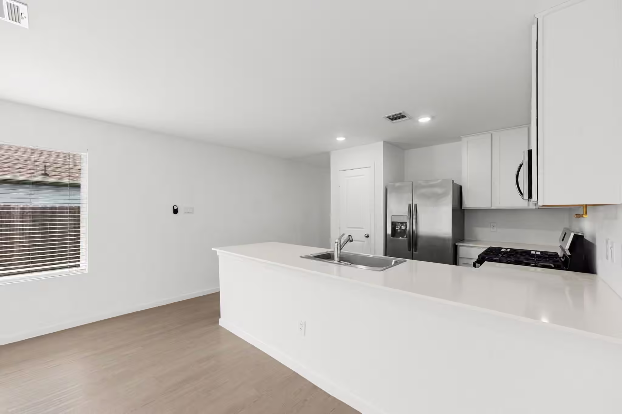 Photo 6 of 252 Houston Avenue, Angleton, TX