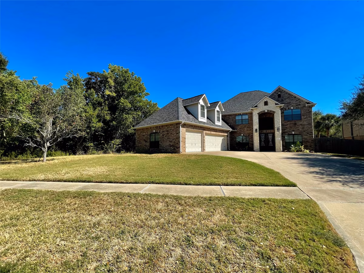 Photo of 4138 Lakepointe Forest Drive, Seabrook, TX 77586