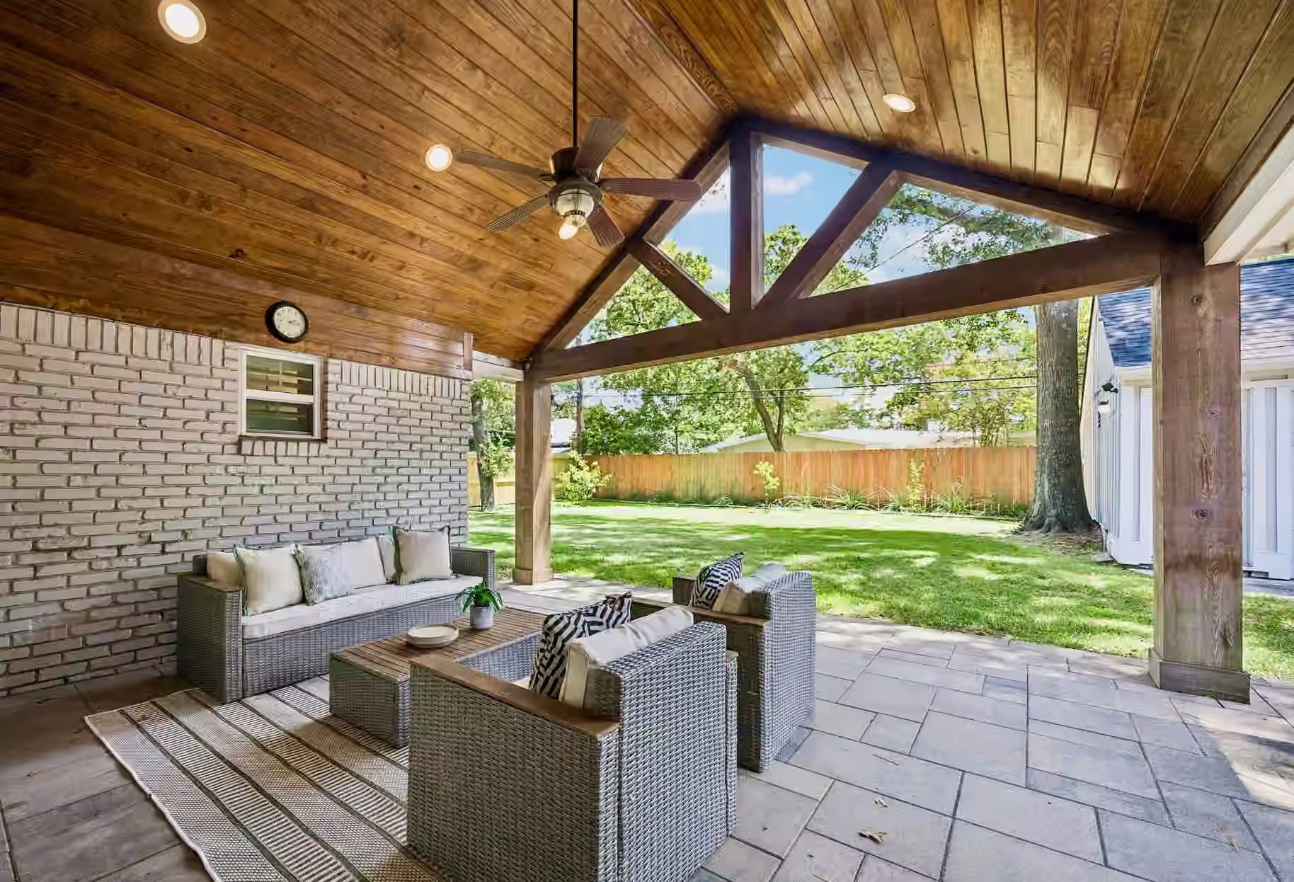 Photo 2 of 10143 Whiteside Lane, Houston, TX