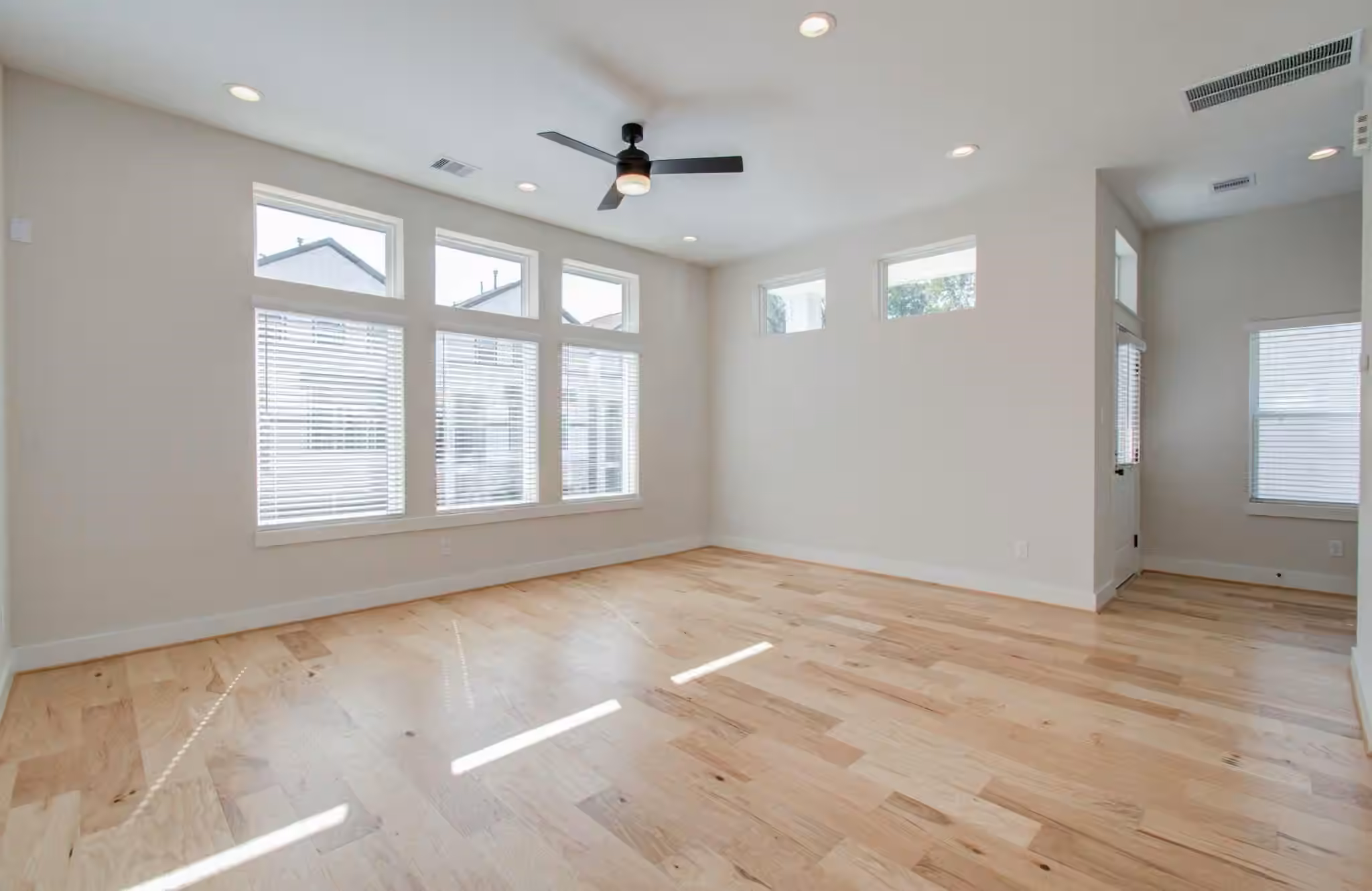 Photo 6 of 5309 Donovan Gardens Lane, Houston, TX