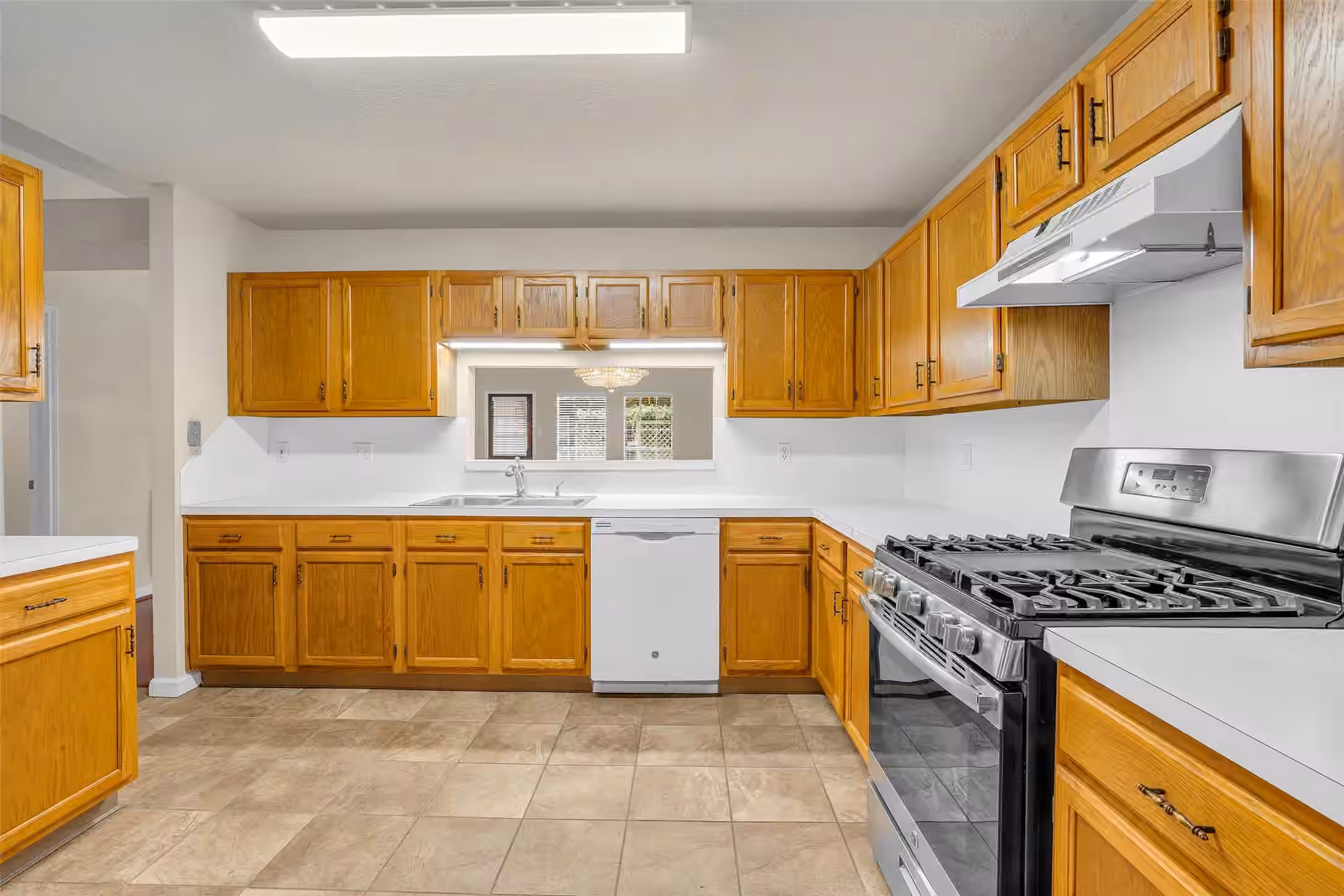Photo 7 of 3310 Country Meadows Court, Pearland, TX