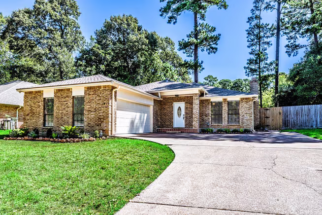 Photo of 1810 Greentree Drive Drive, Huntsville, TX 77340