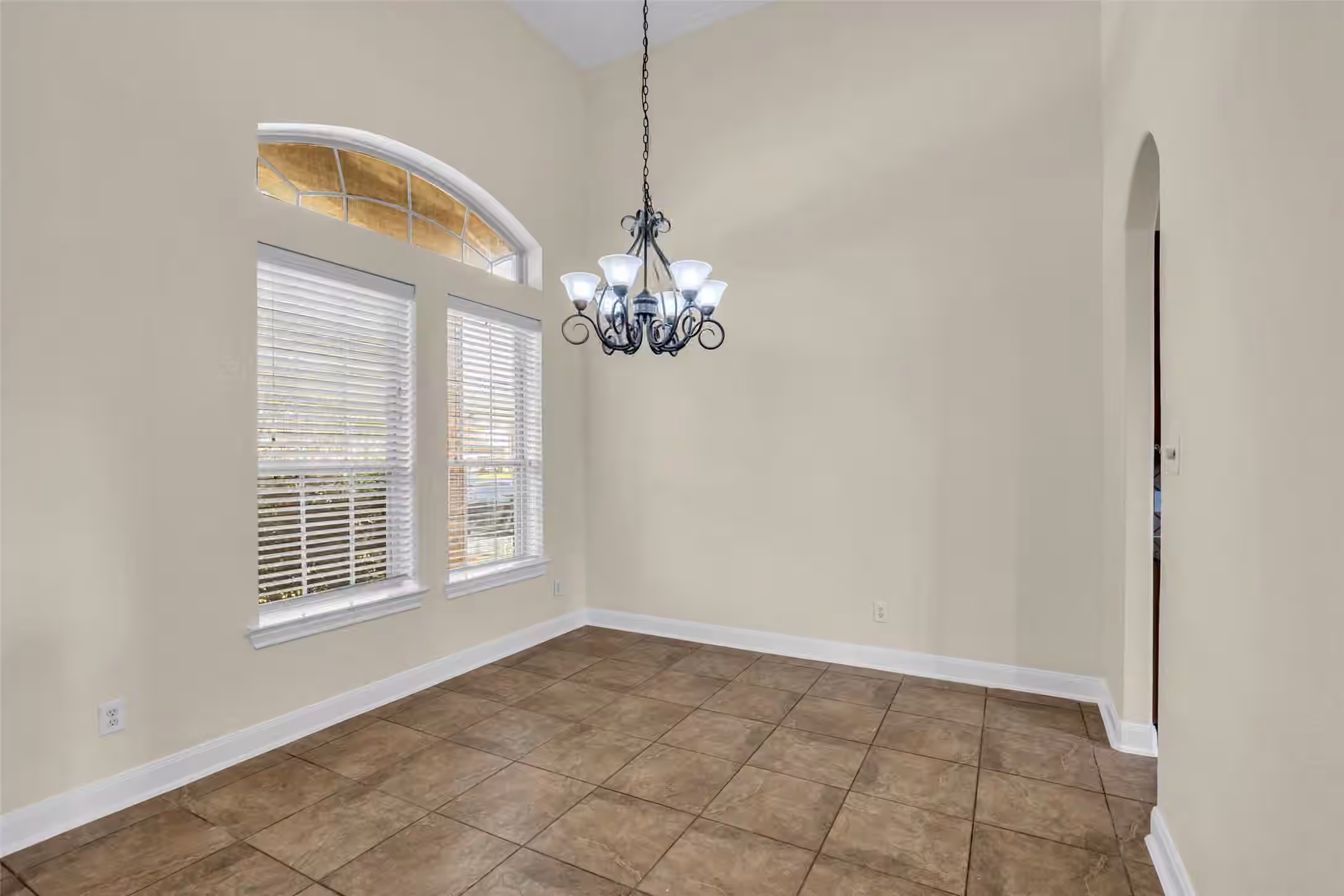 Photo 5 of 9907 Heritage Waters Court, Humble, TX