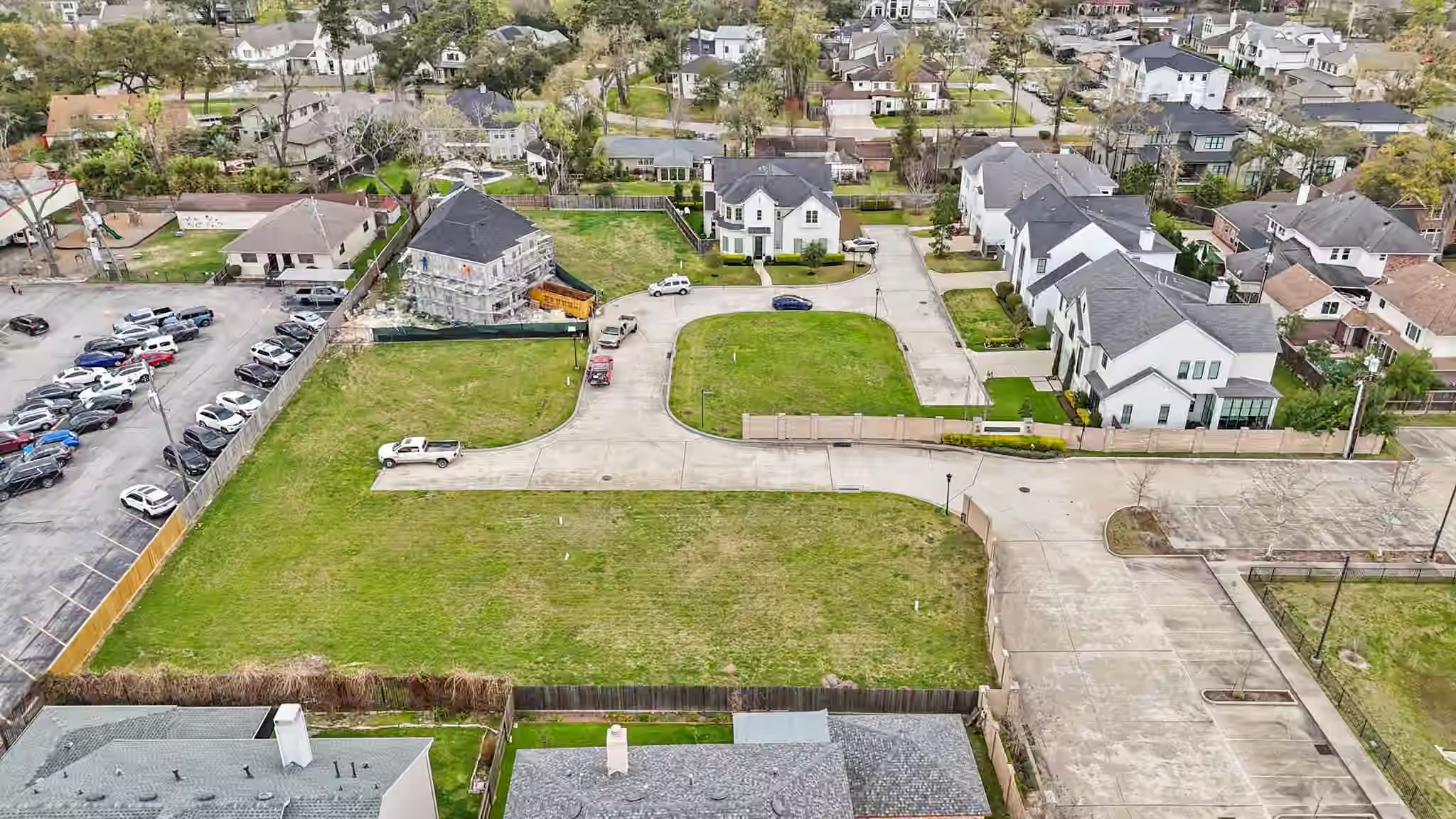 Photo 2 of 7907 S Villa Circle, Hilshire Village, TX