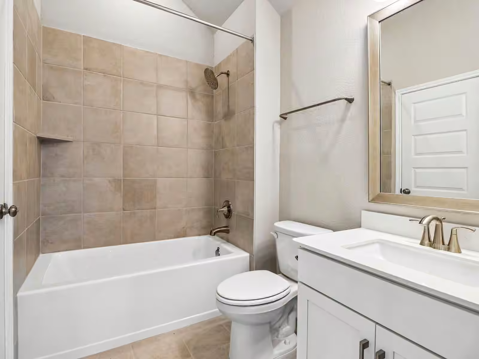 Photo 3 of 5131 Autumn Hills Trail, Pearland, TX