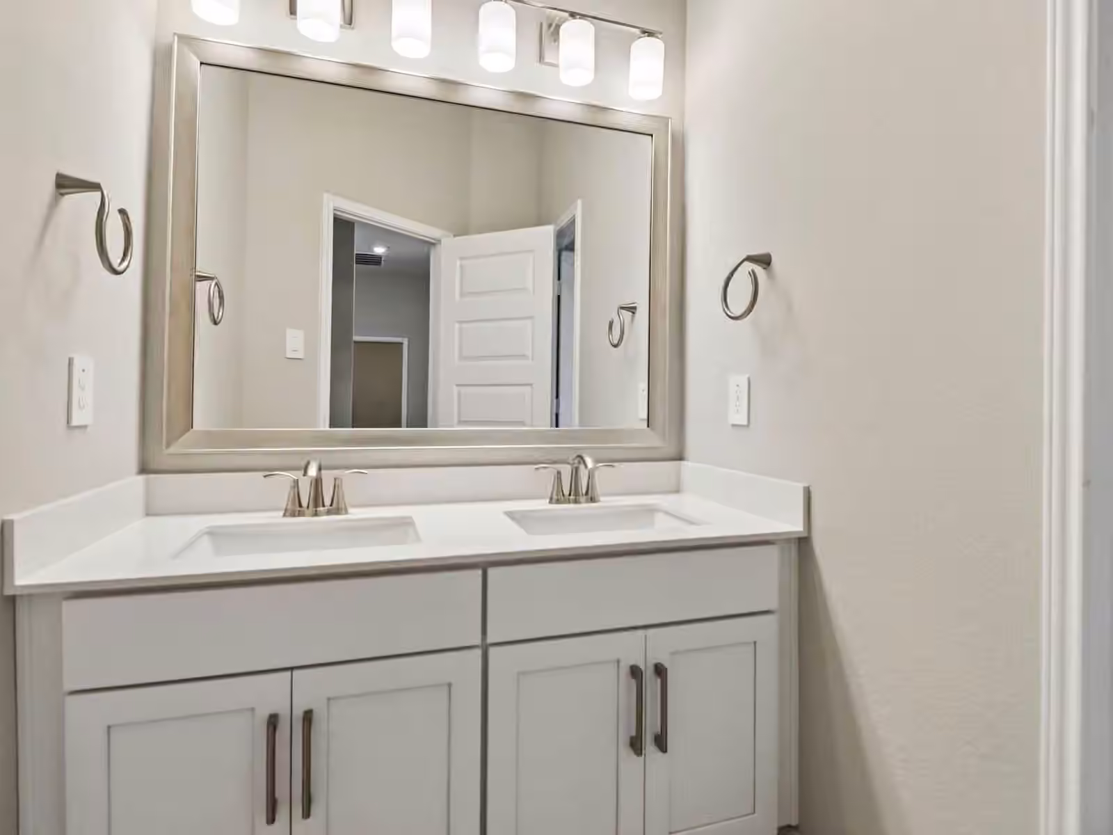 Photo 4 of 5131 Autumn Hills Trail, Pearland, TX