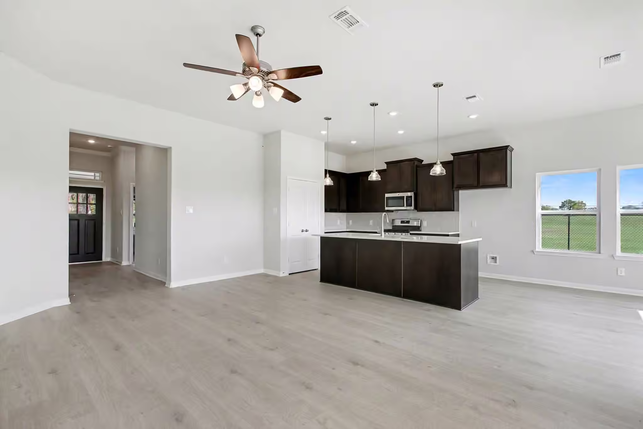 Photo 6 of 2000 Twin Lakes Boulevard, West Columbia, TX