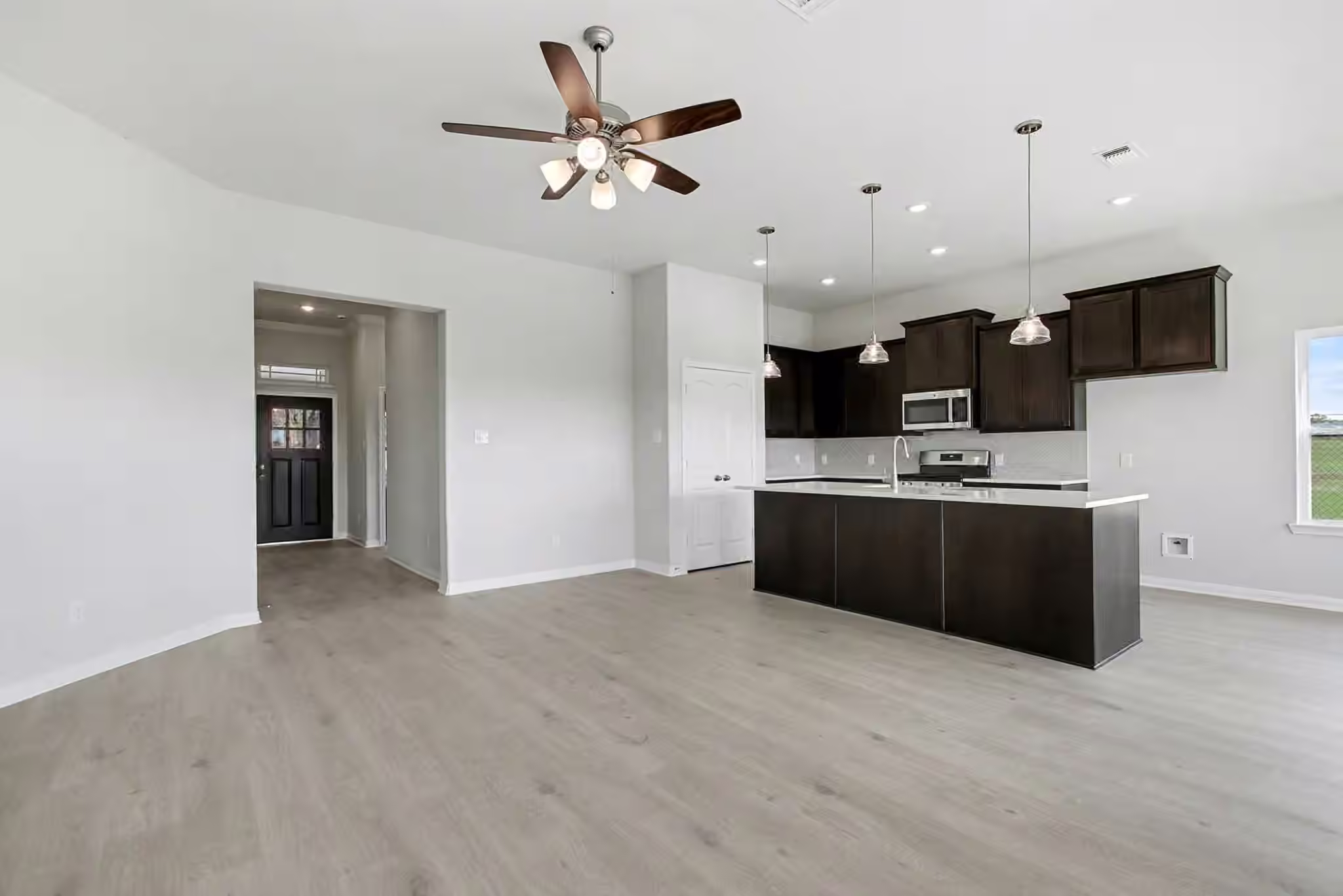 Photo 7 of 2000 Twin Lakes Boulevard, West Columbia, TX