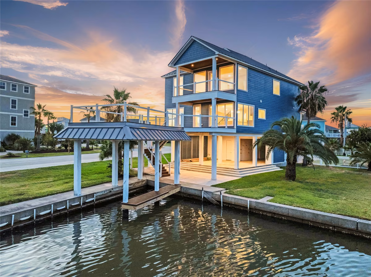 Photo of 243 Bamaku Bend, Tiki Island, TX 77554