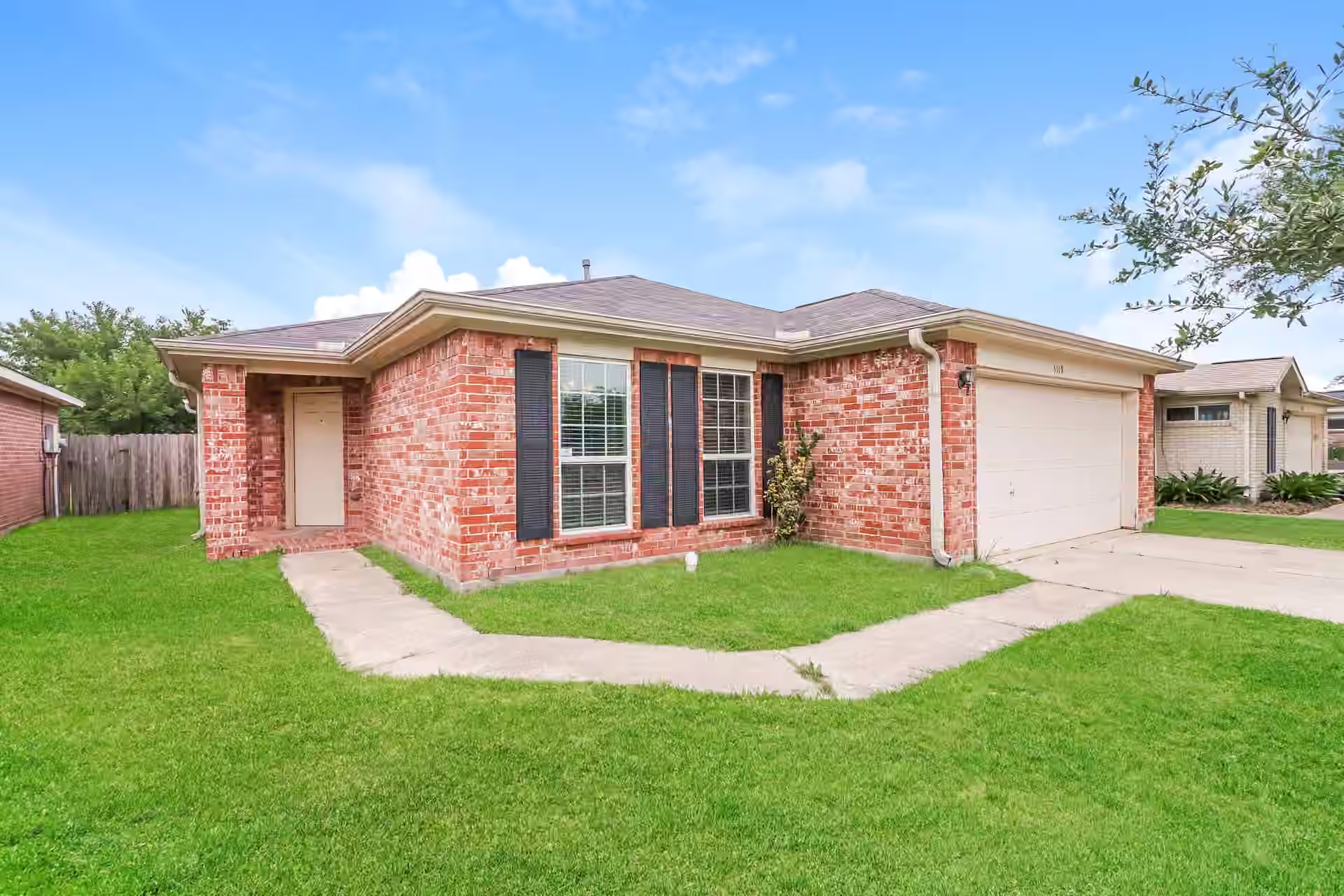 Photo 2 of 5119 Panay Park Drive, Houston, TX