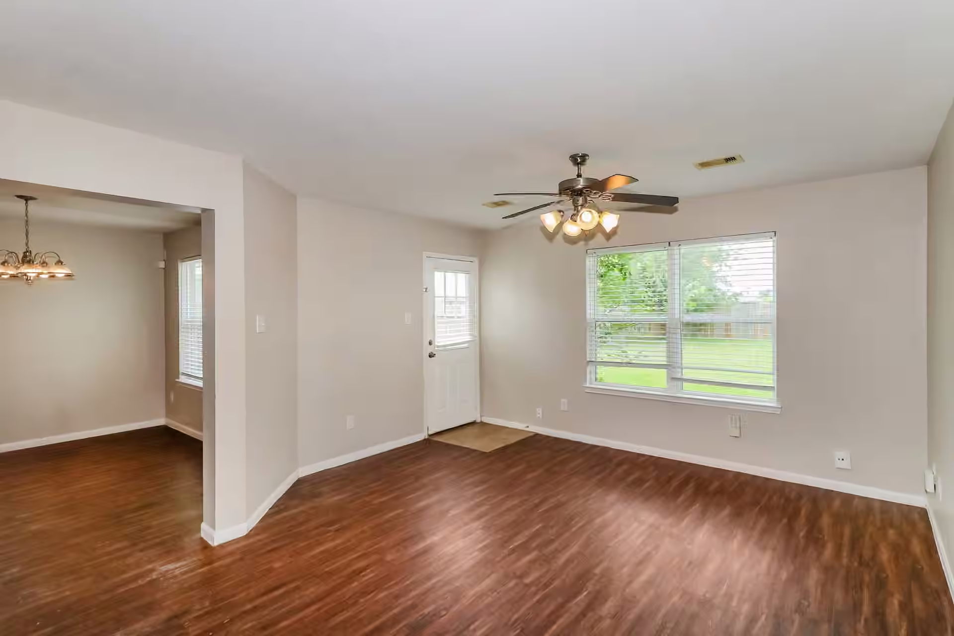 Photo 4 of 5119 Panay Park Drive, Houston, TX
