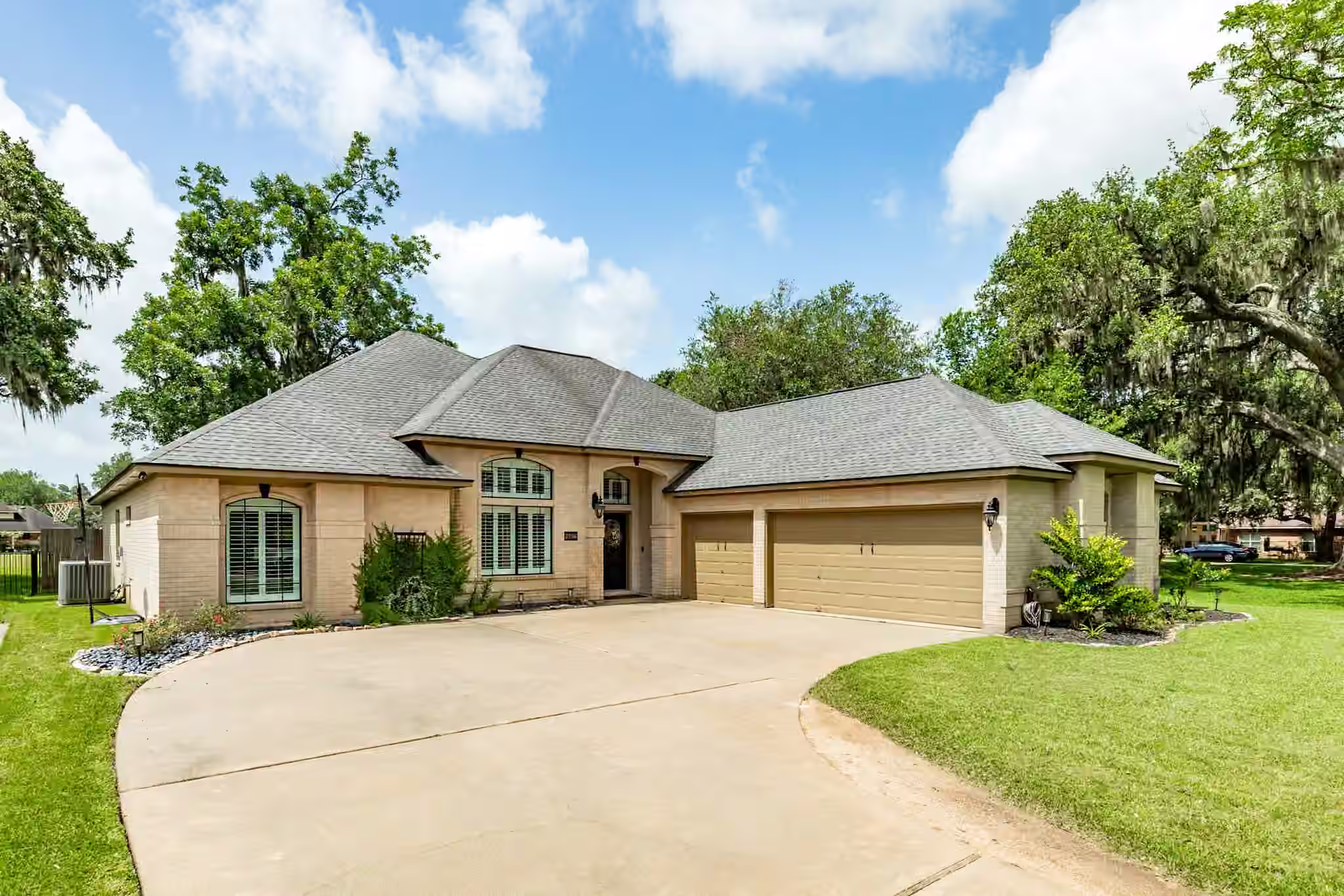 Photo 2 of 2286 Riverside Drive, West Columbia, TX
