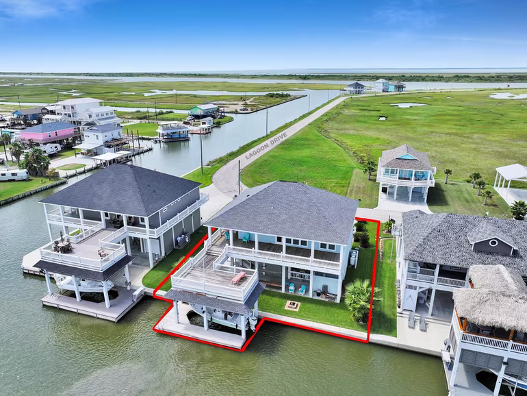 Photo 2 of 1295 Lagoon Drive, Crystal Beach, TX