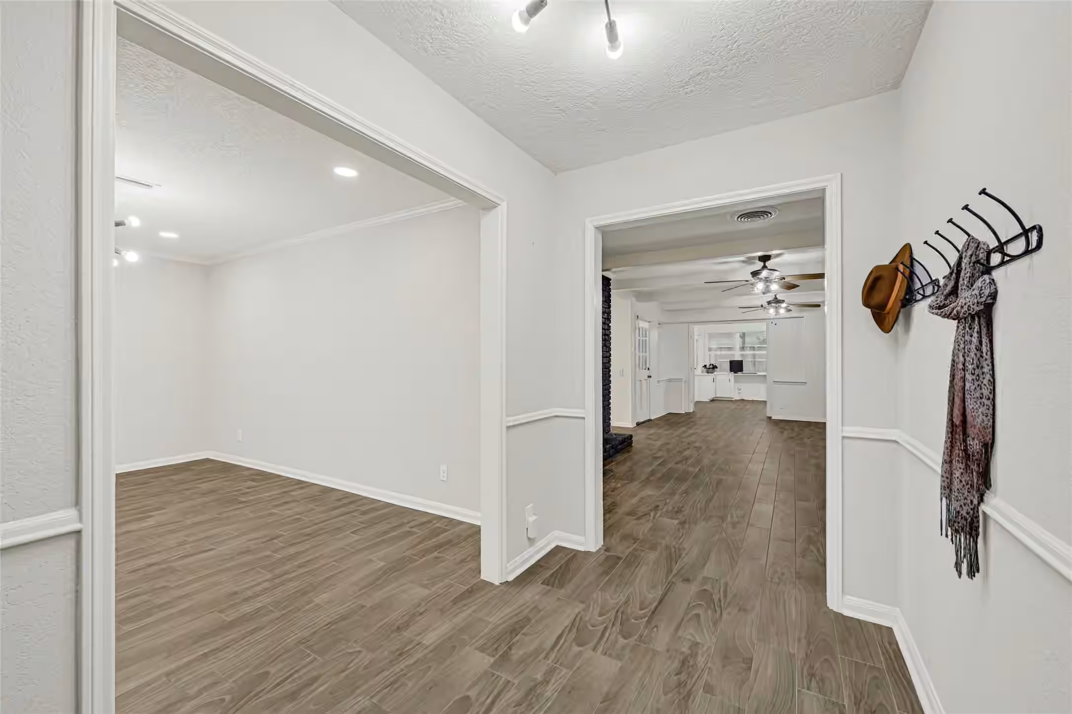 Photo 4 of 226 Driftwood Drive, Seabrook, TX 77586
