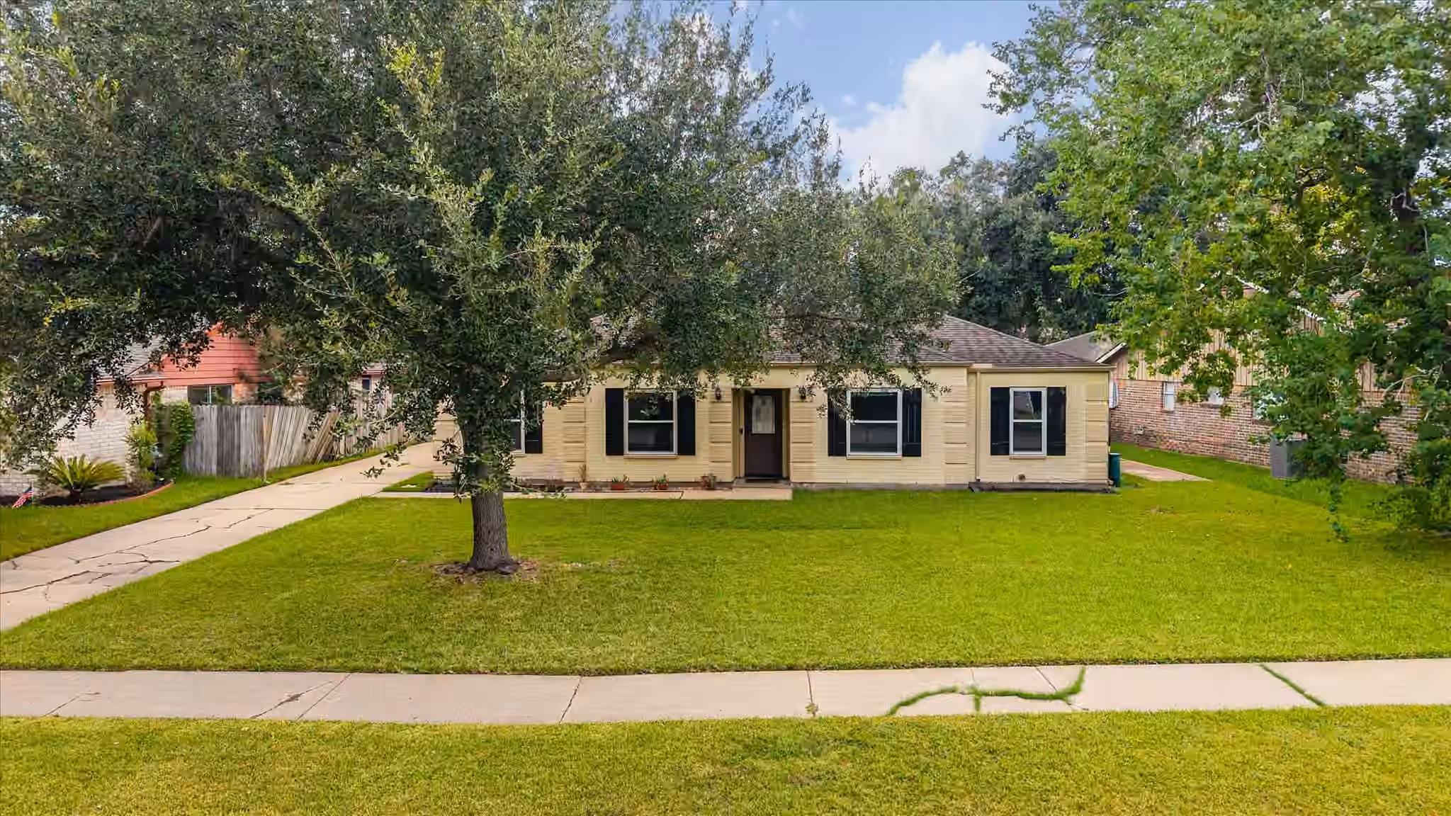 Photo of 15811 Wandering Trail, Friendswood, TX 77546