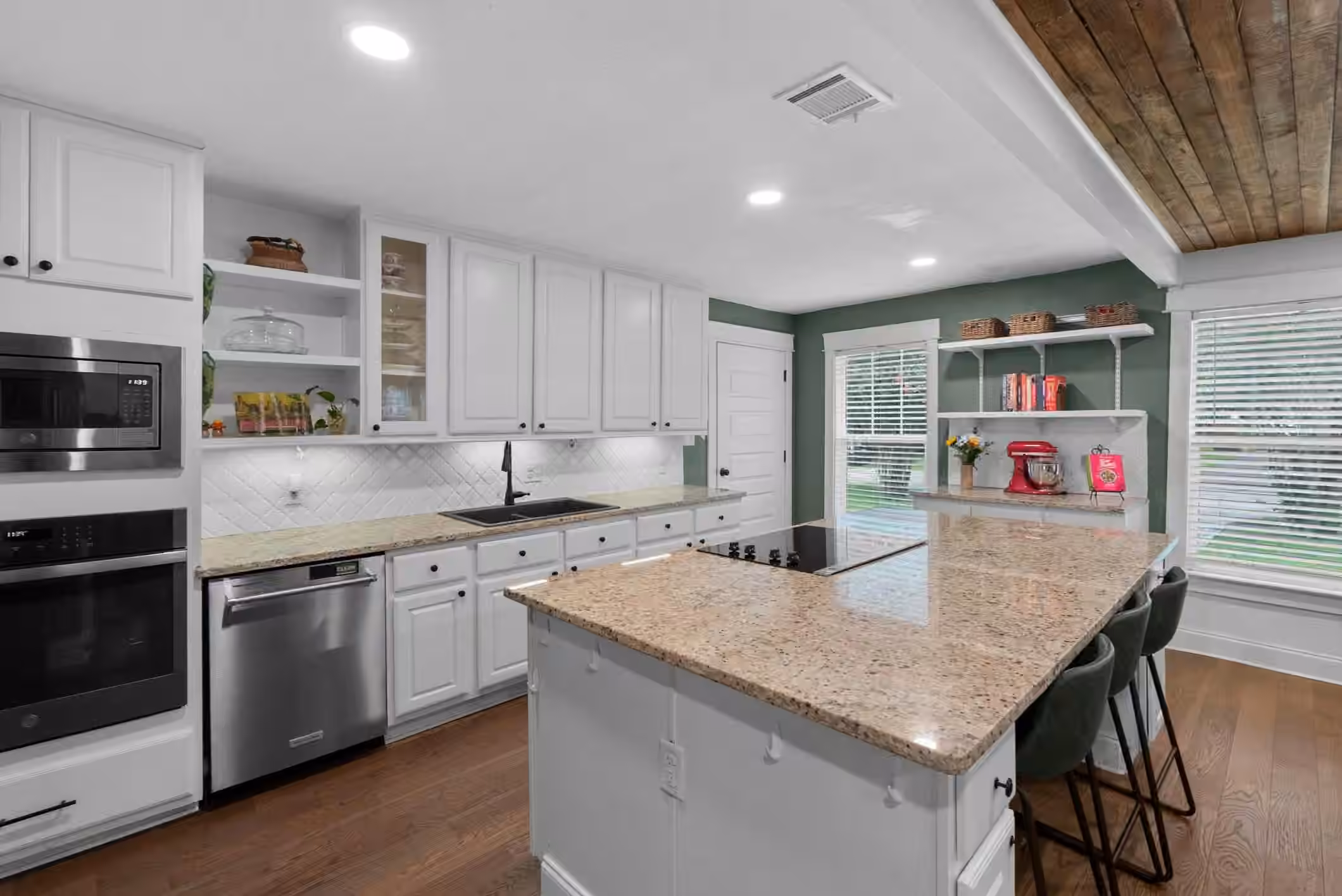 Photo 5 of 4825 Kingfisher Drive, Houston, TX