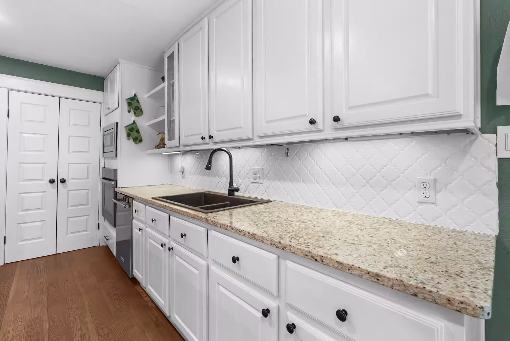 Photo 6 of 4825 Kingfisher Drive, Houston, TX
