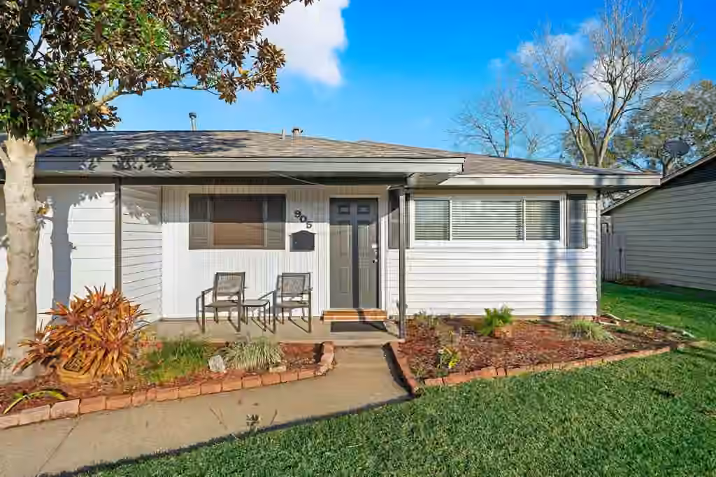 Photo 2 of 905 Ivy Avenue, Deer Park, TX