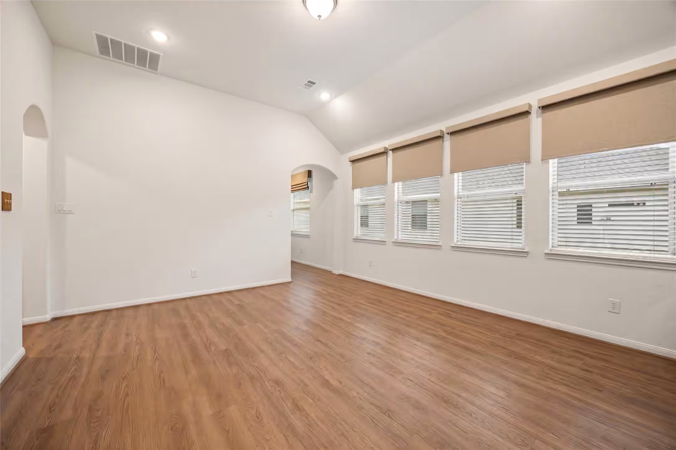 Photo 4 of 10422 Milford Woods Lane, Tomball, TX
