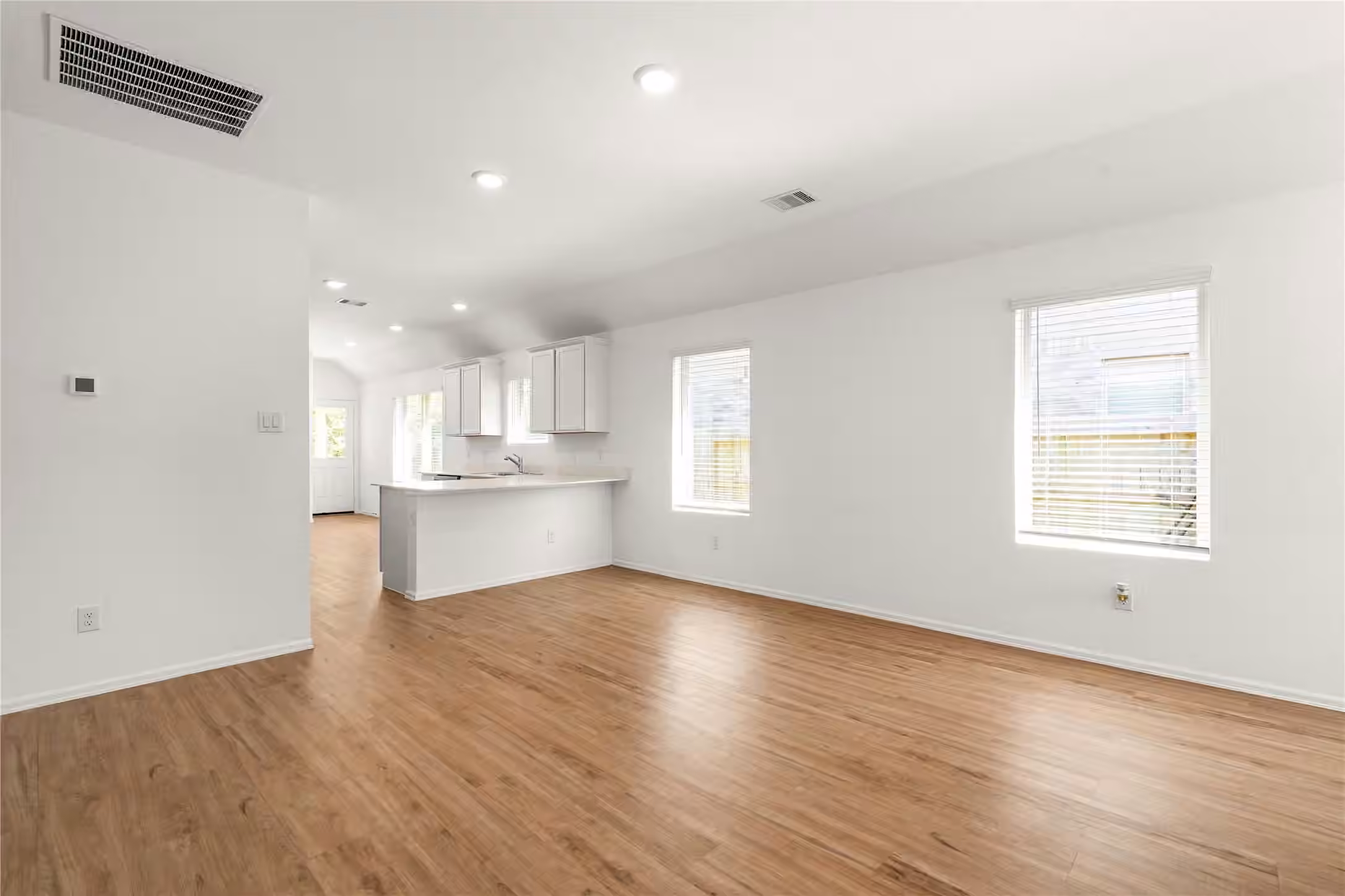 Photo 5 of 2039 Barrett Gables Drive, Crosby, TX