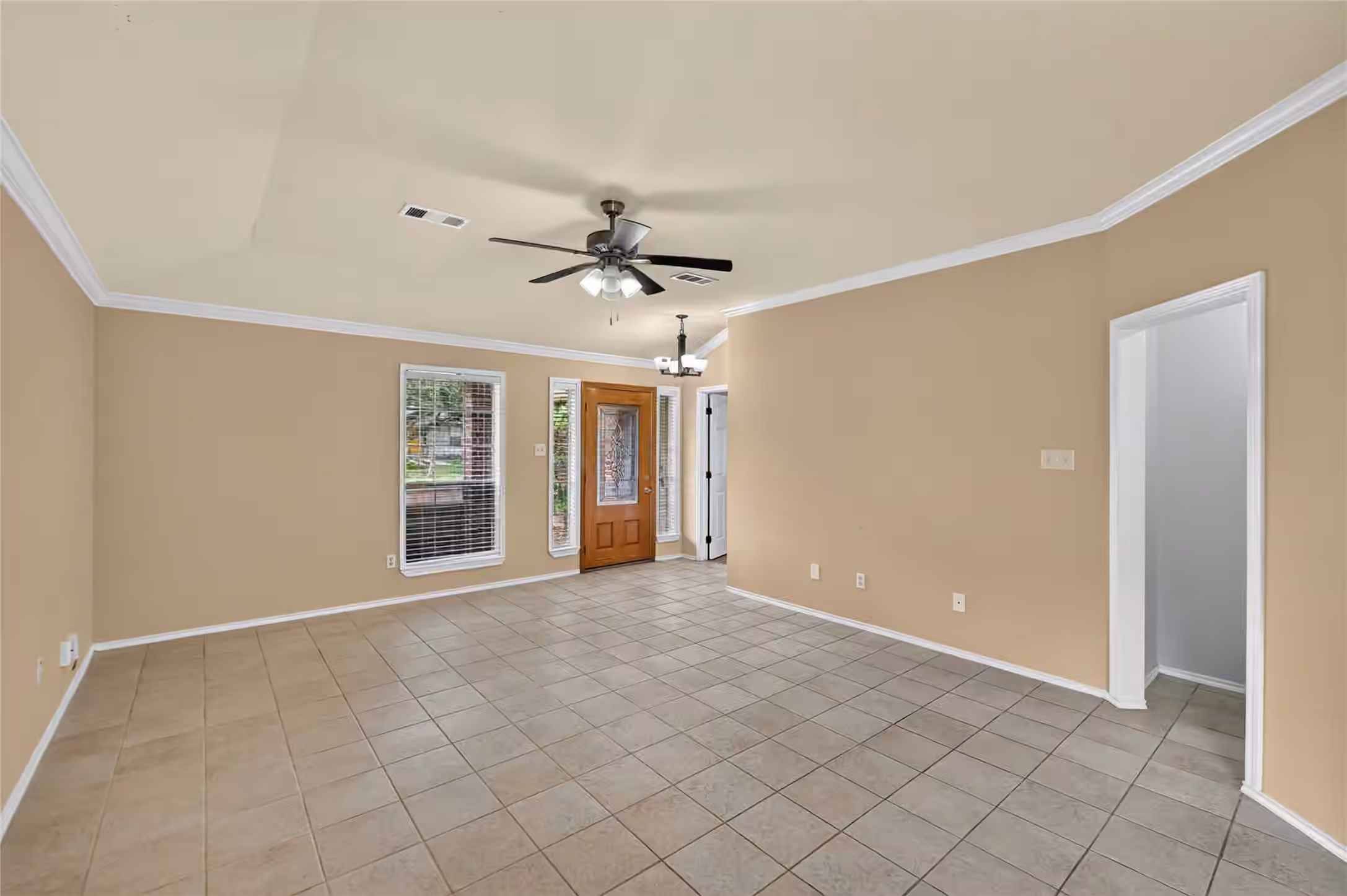 Photo 4 of 2427 Chalet Road, Houston, TX