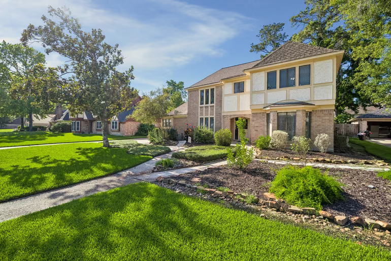 Photo 2 of 7611 Heritage Pines Drive, Humble, TX
