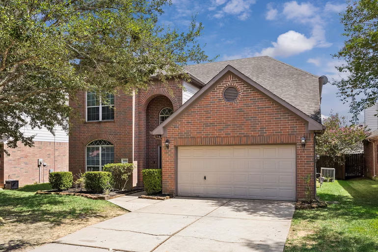 Photo 2 of 30610 N Sulphur Creek Drive, Magnolia, TX