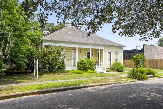 Photo 3 of 1118 Prairie Street, Columbus, TX