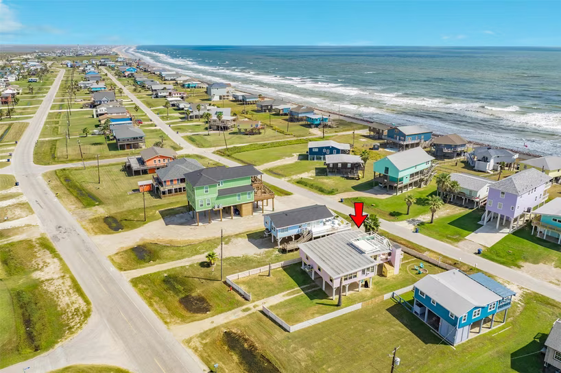 Photo of 922 Seashell Drive, Freeport, TX