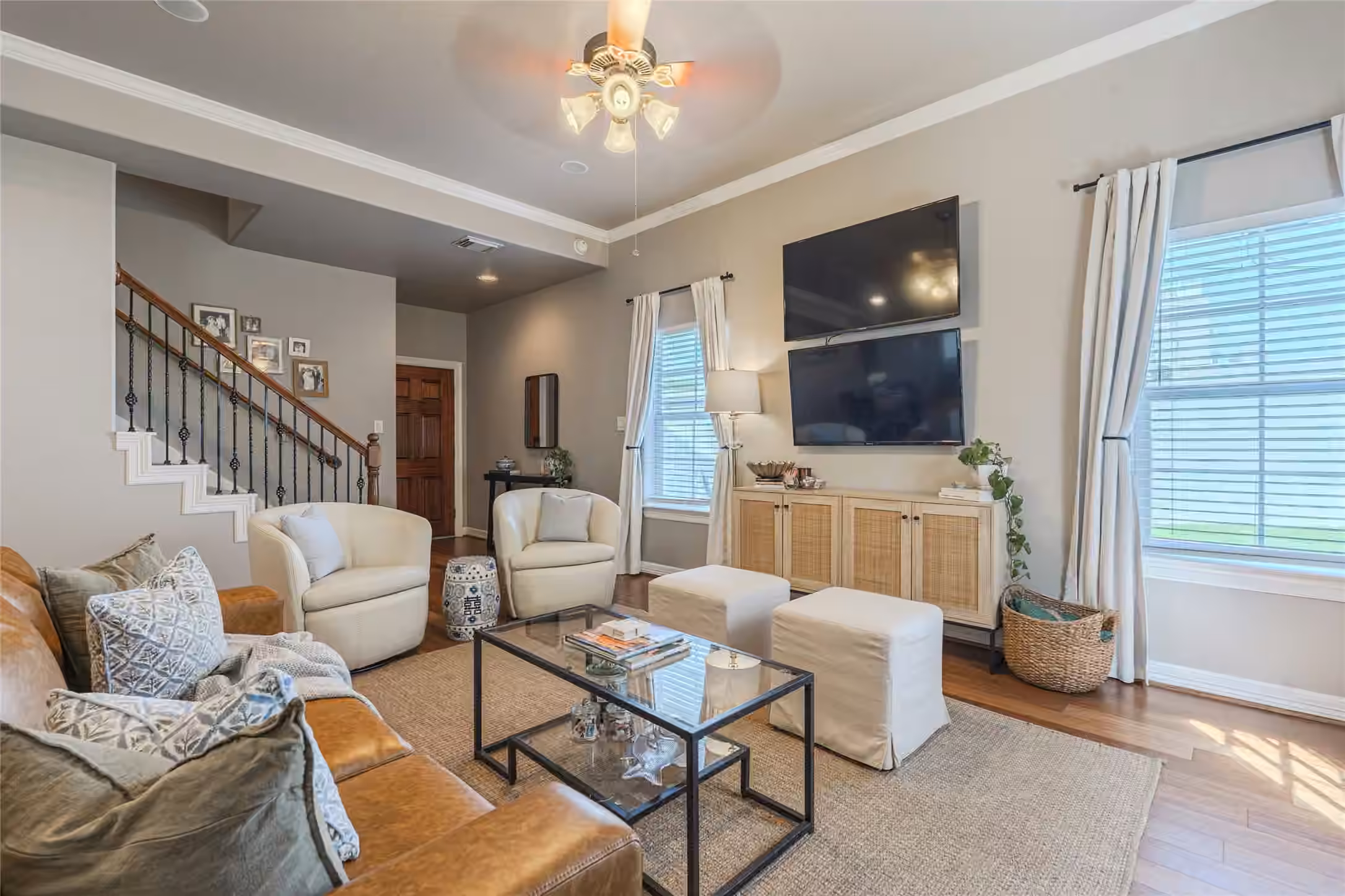 Photo 4 of 930 McKinney Park Lane, Houston, TX