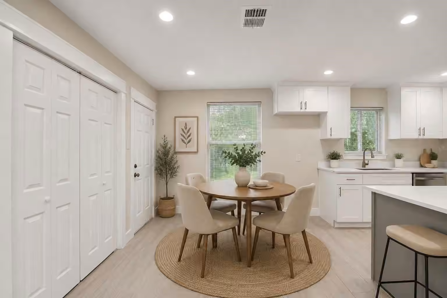 Photo 3 of 10521 Chesterfield Drive, Houston, TX