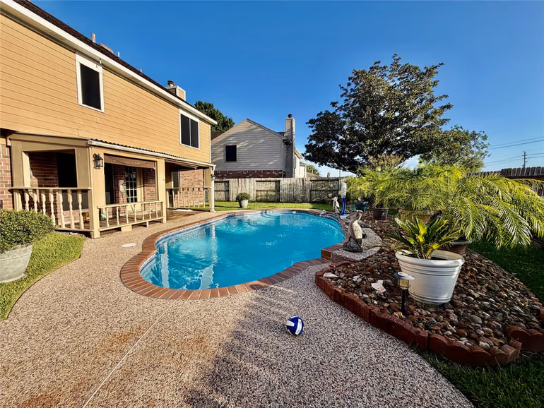 Photo 3 of 4010 Ivywood Drive, Pearland, TX