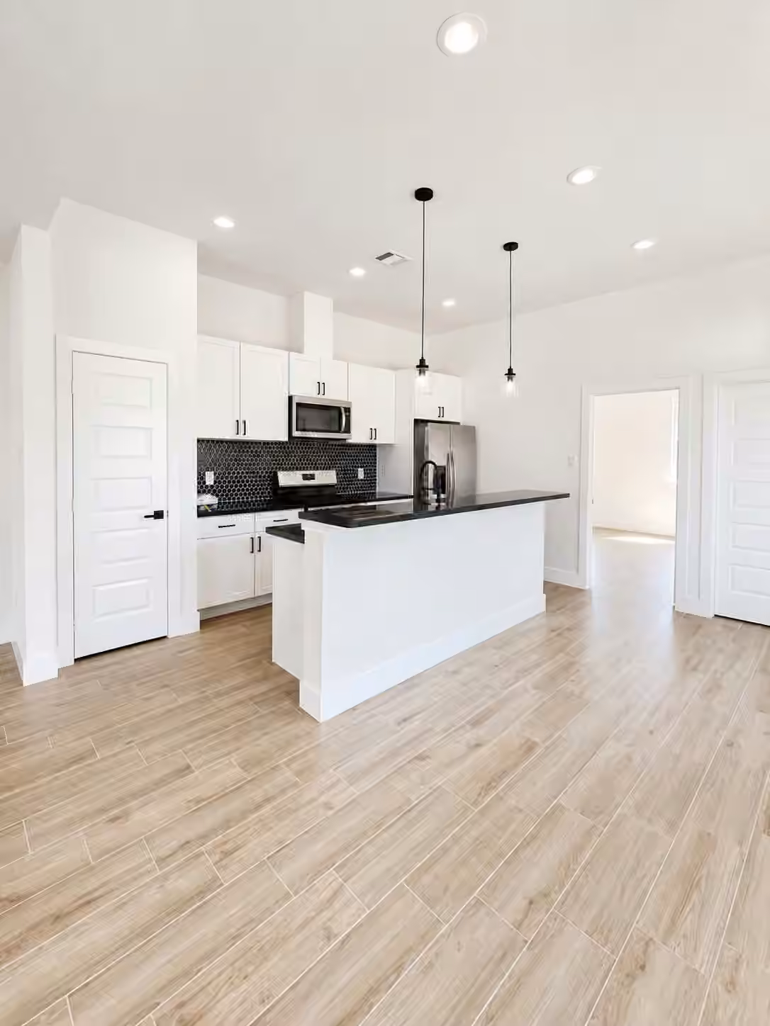 Photo 3 of 311 E Lobit, Baytown, TX