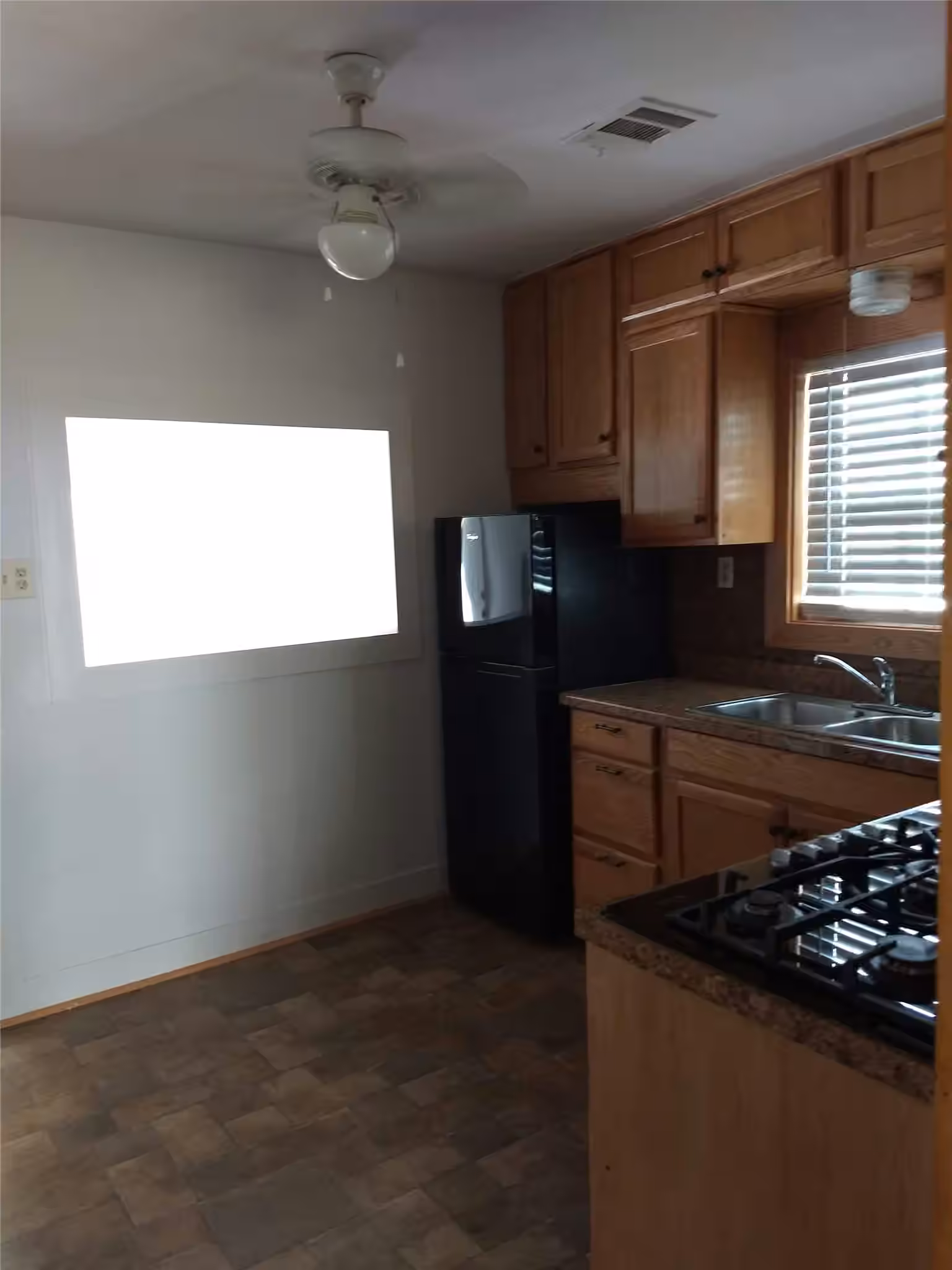 Photo 5 of 414 Avenue E, Highlands, TX