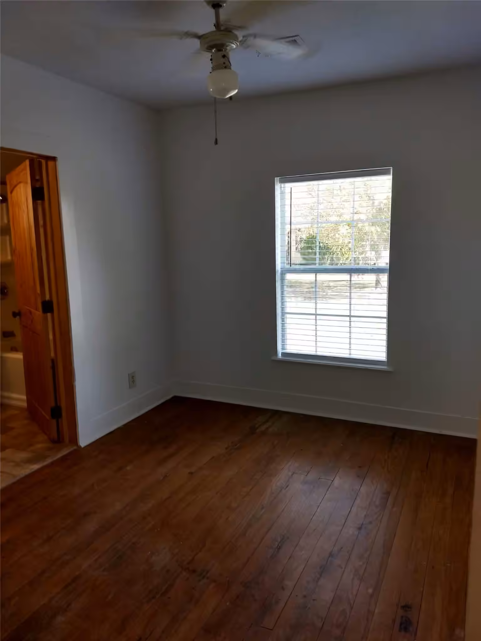 Photo 7 of 414 Avenue E, Highlands, TX