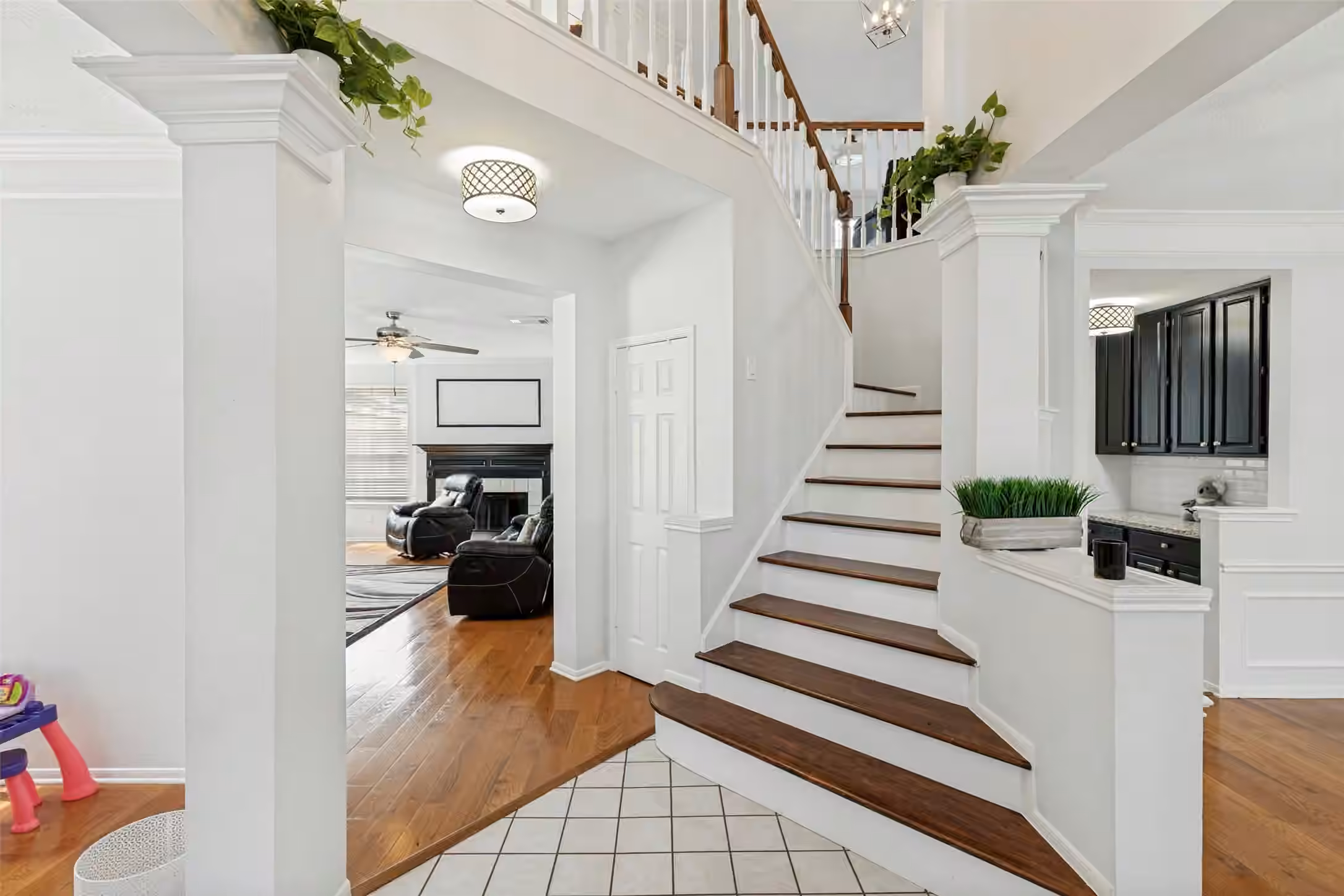 Photo 5 of 4219 Glenchase Lane, Houston, TX