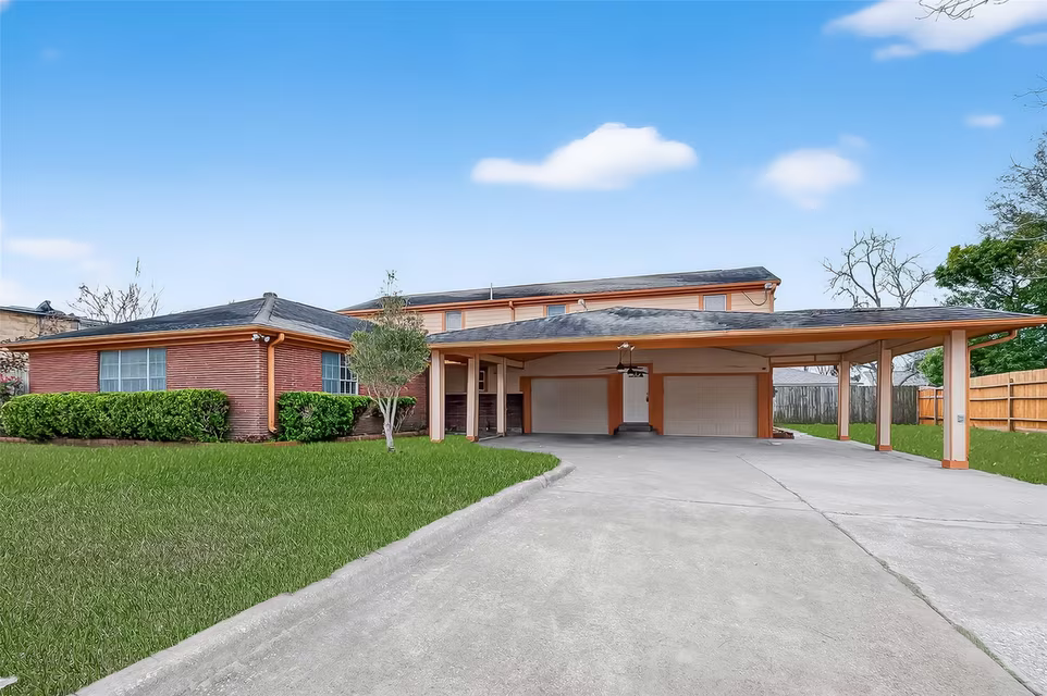 Photo 3 of 807 Ruth Street 805 807, Baytown, TX