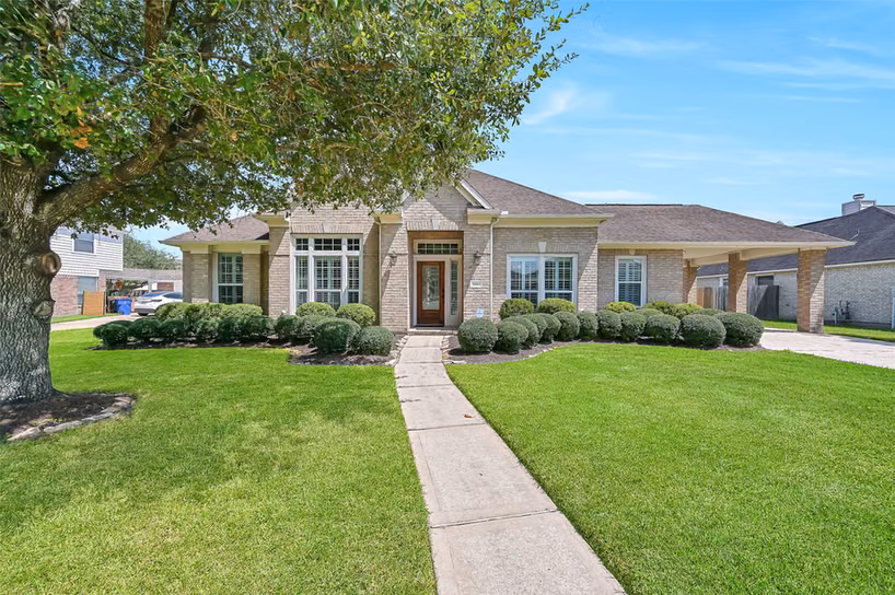 Photo of 1813 Sandy Lake Drive, Friendswood, TX 77546