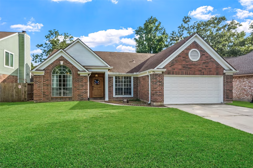Photo of 929 N Rivershire Drive, Conroe, TX