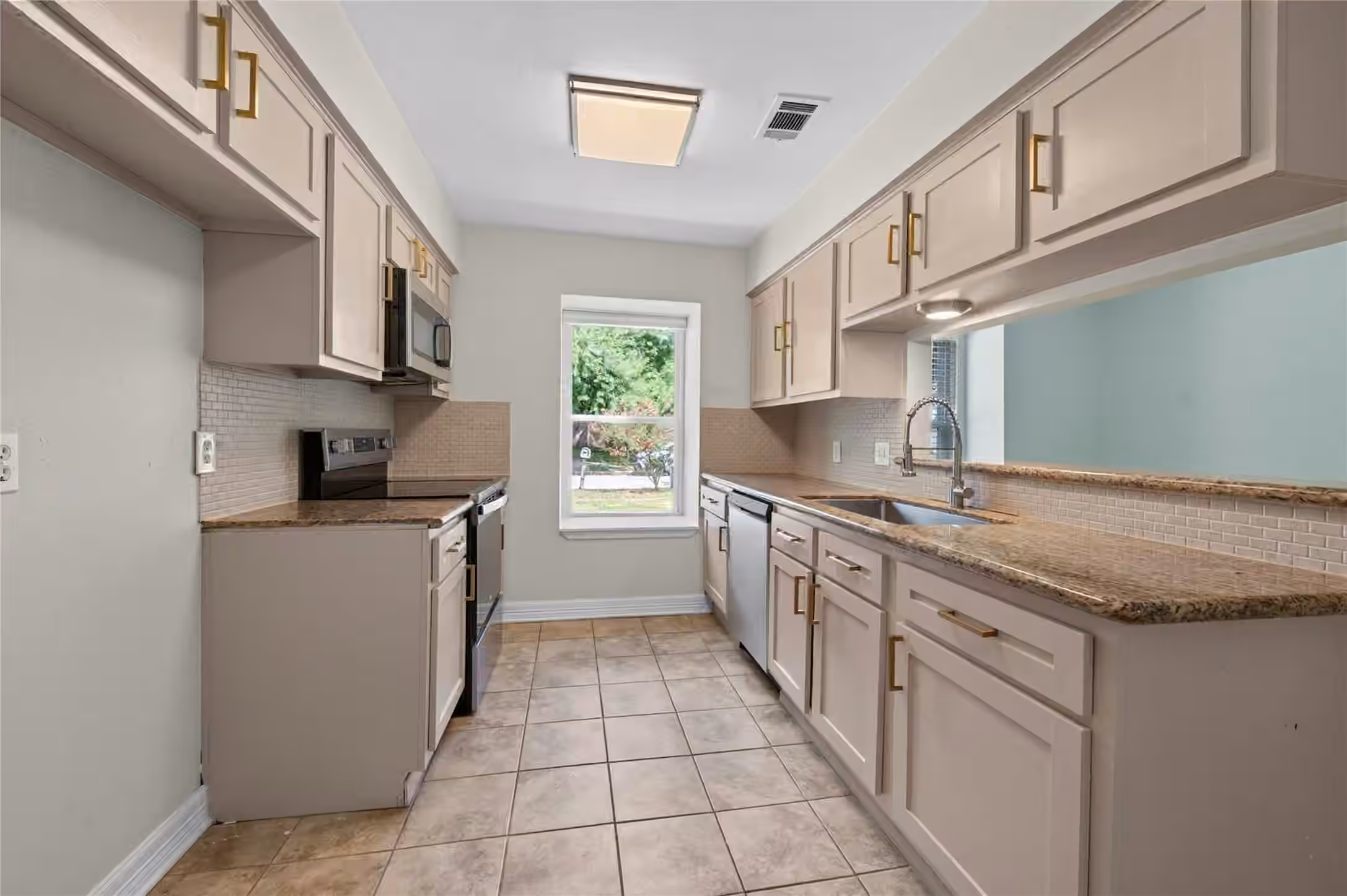 Photo 3 of 6903 Briarfield Drive, Spring, TX
