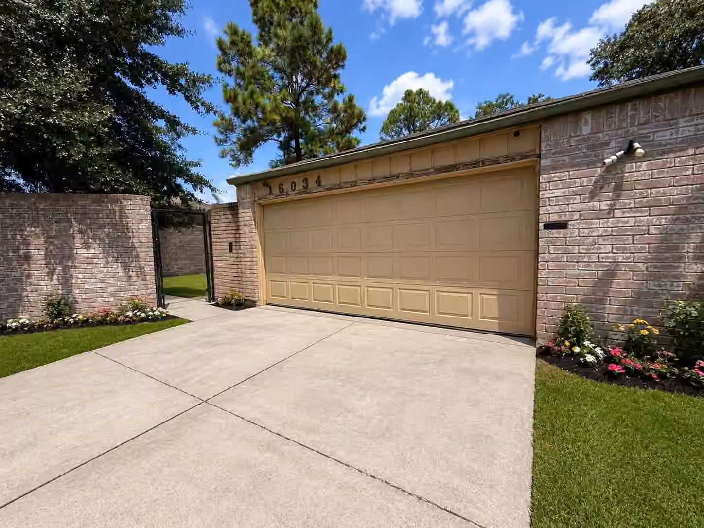 Photo 2 of 16034 Glen Mar Drive, Houston, TX