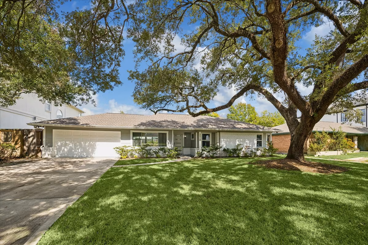 Photo of 4914 Holly Street, Bellaire, TX 77401