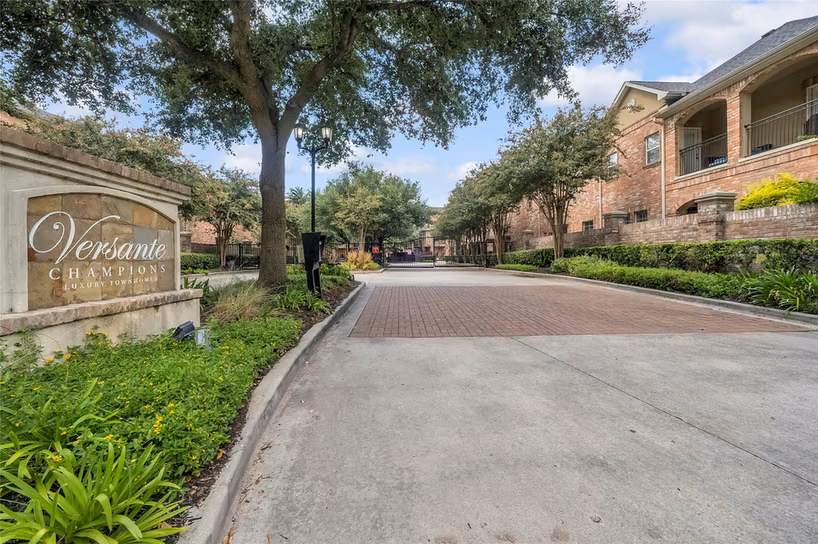 Photo 3 of 53 Versante Court, Houston, TX