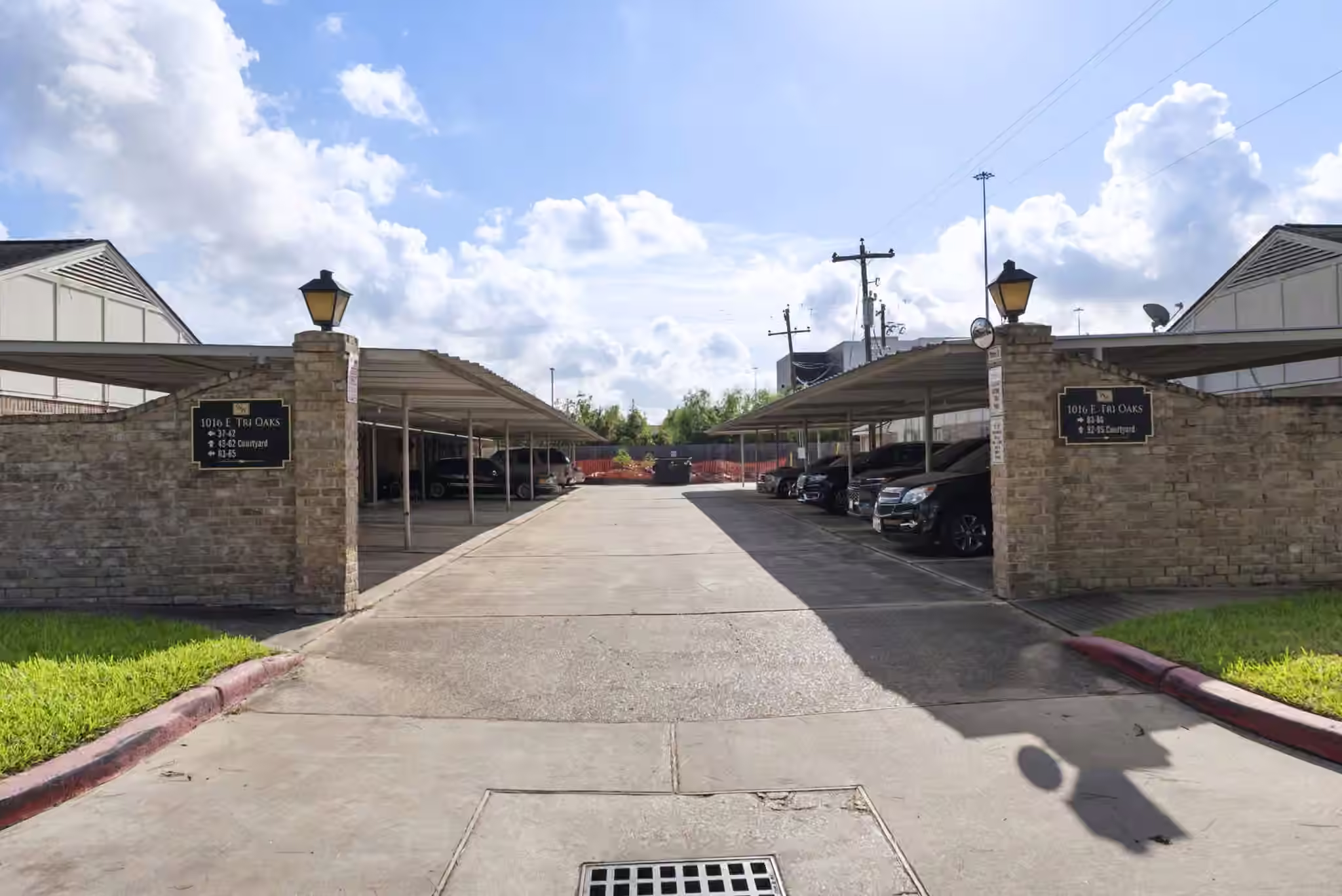 Photo 4 of 1016 E Tri Oaks Ln Unit 45 Lane 45, Houston, TX 77043