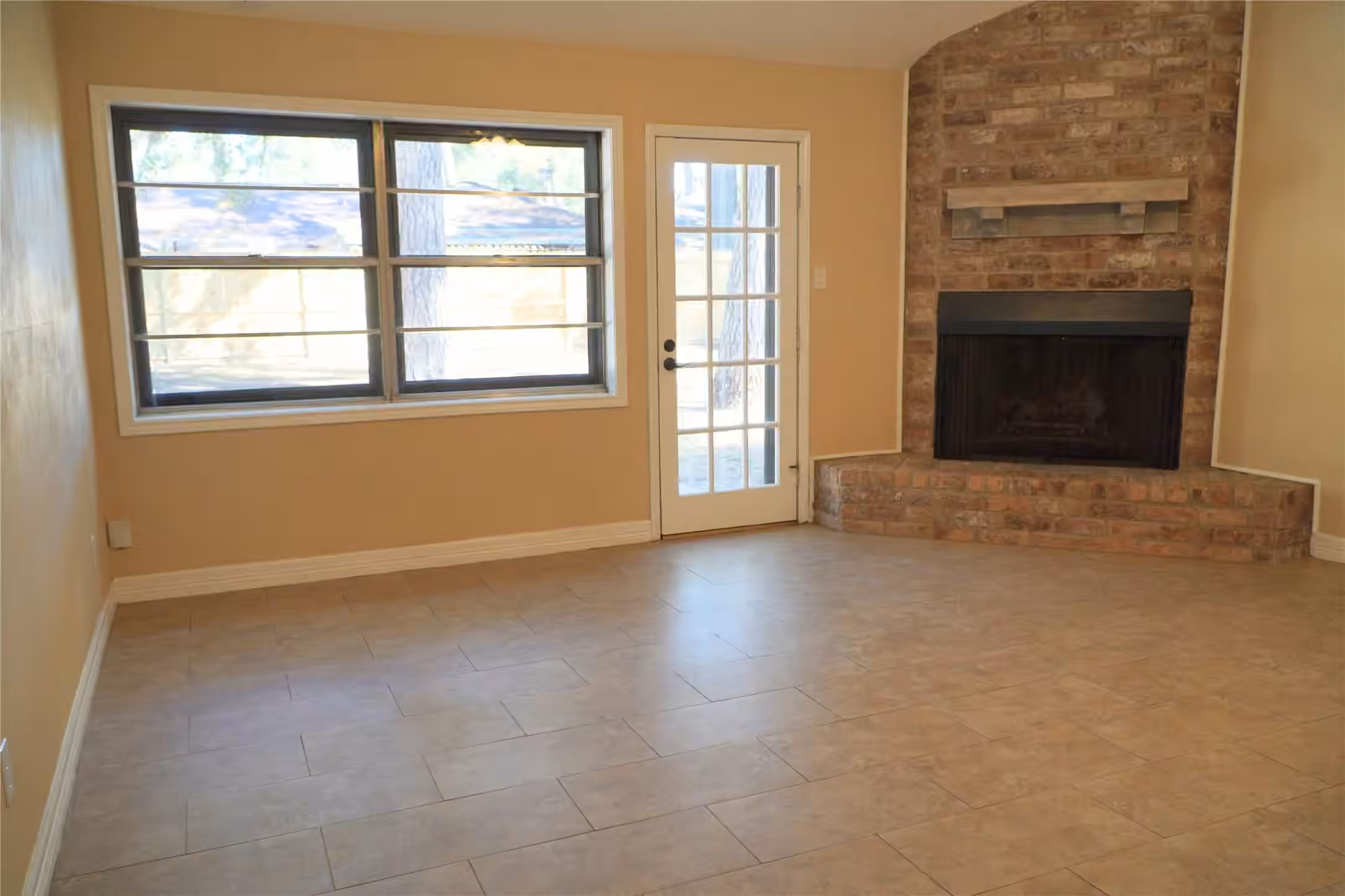 Photo 4 of 25314 Hickory Valley Lane, Spring, TX