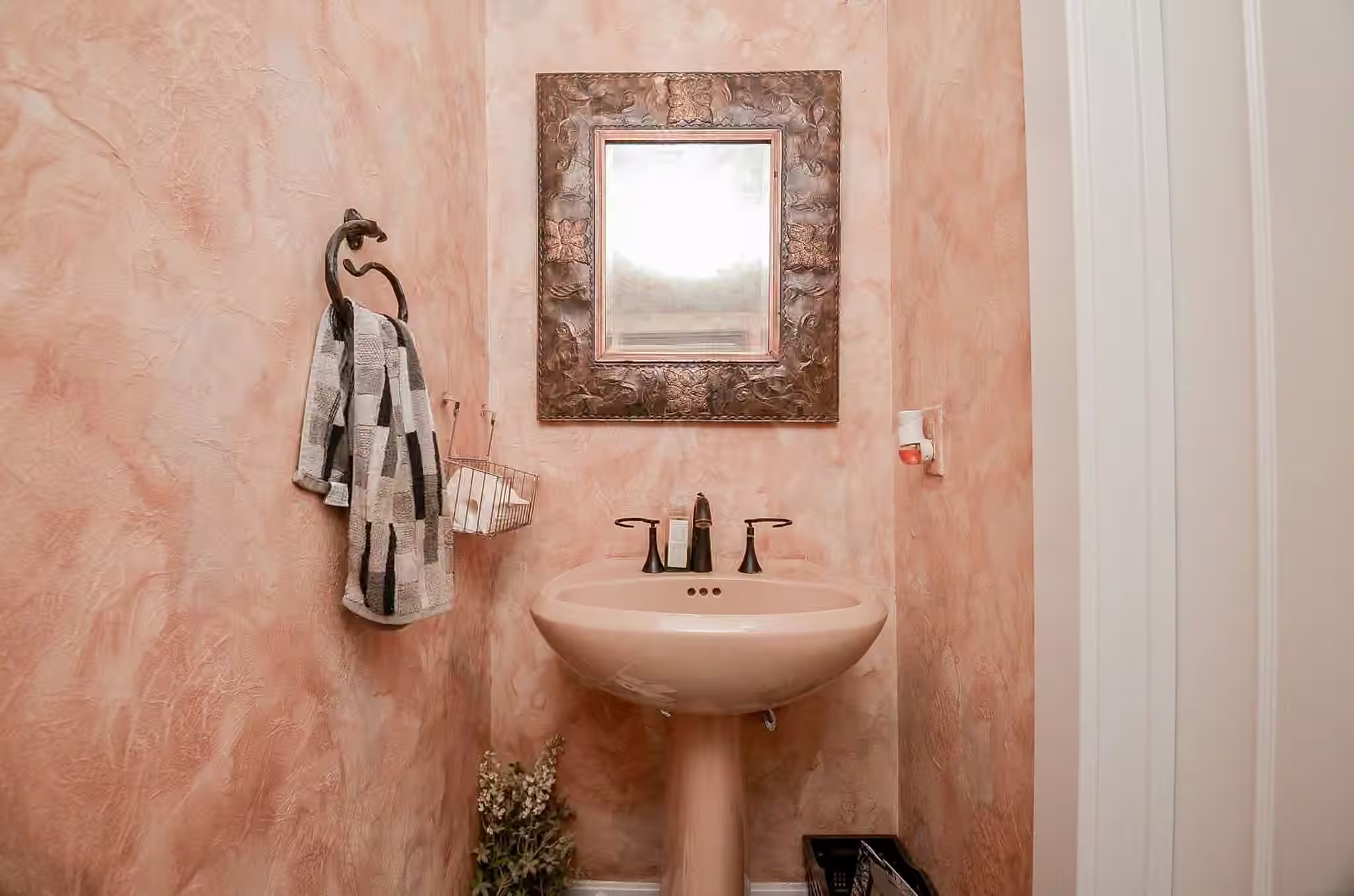 Photo 6 of 5360 Mcculloch Circle, Houston, TX