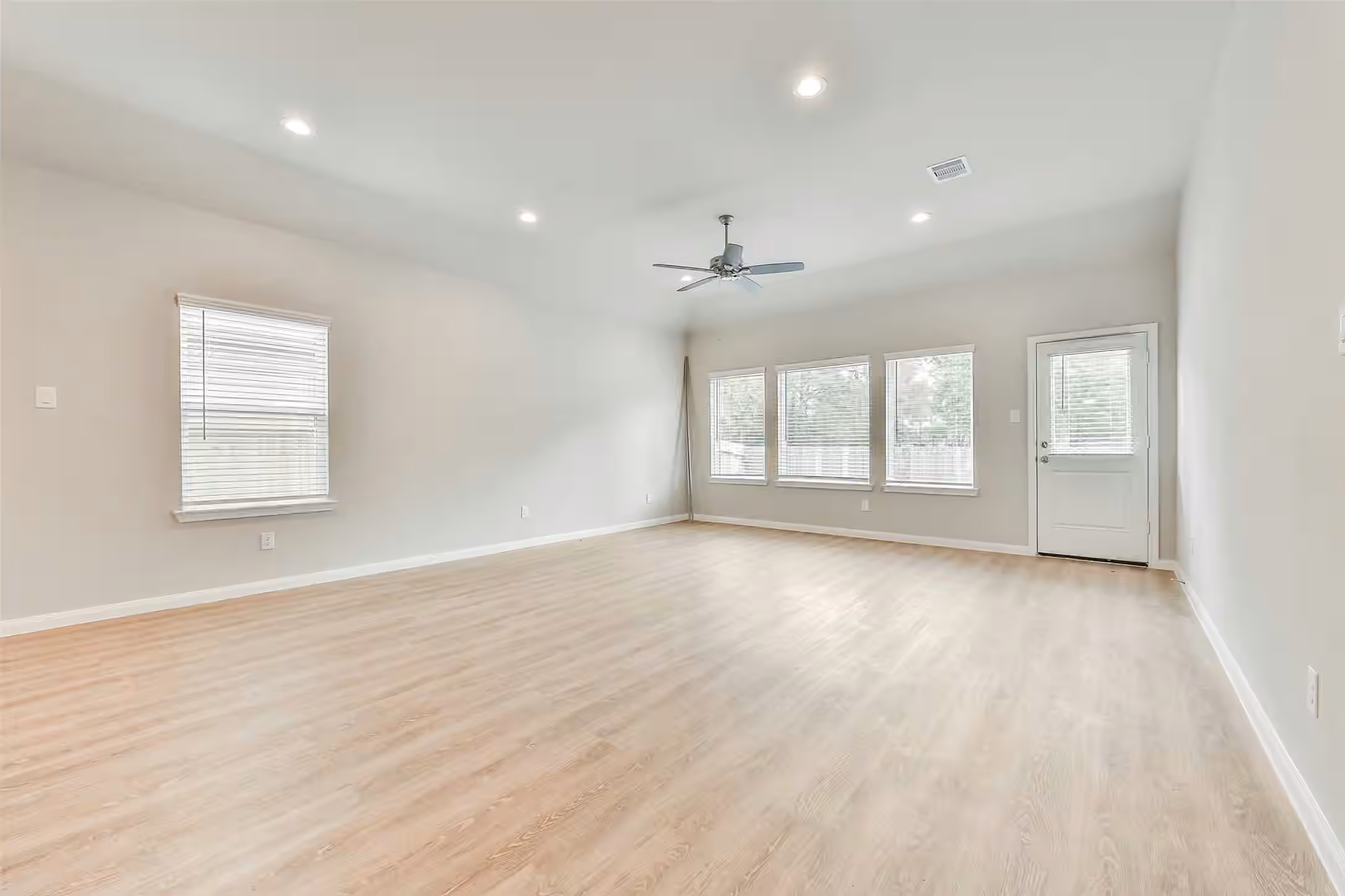 Photo 6 of 3911 Sugardale Street, Baytown, TX